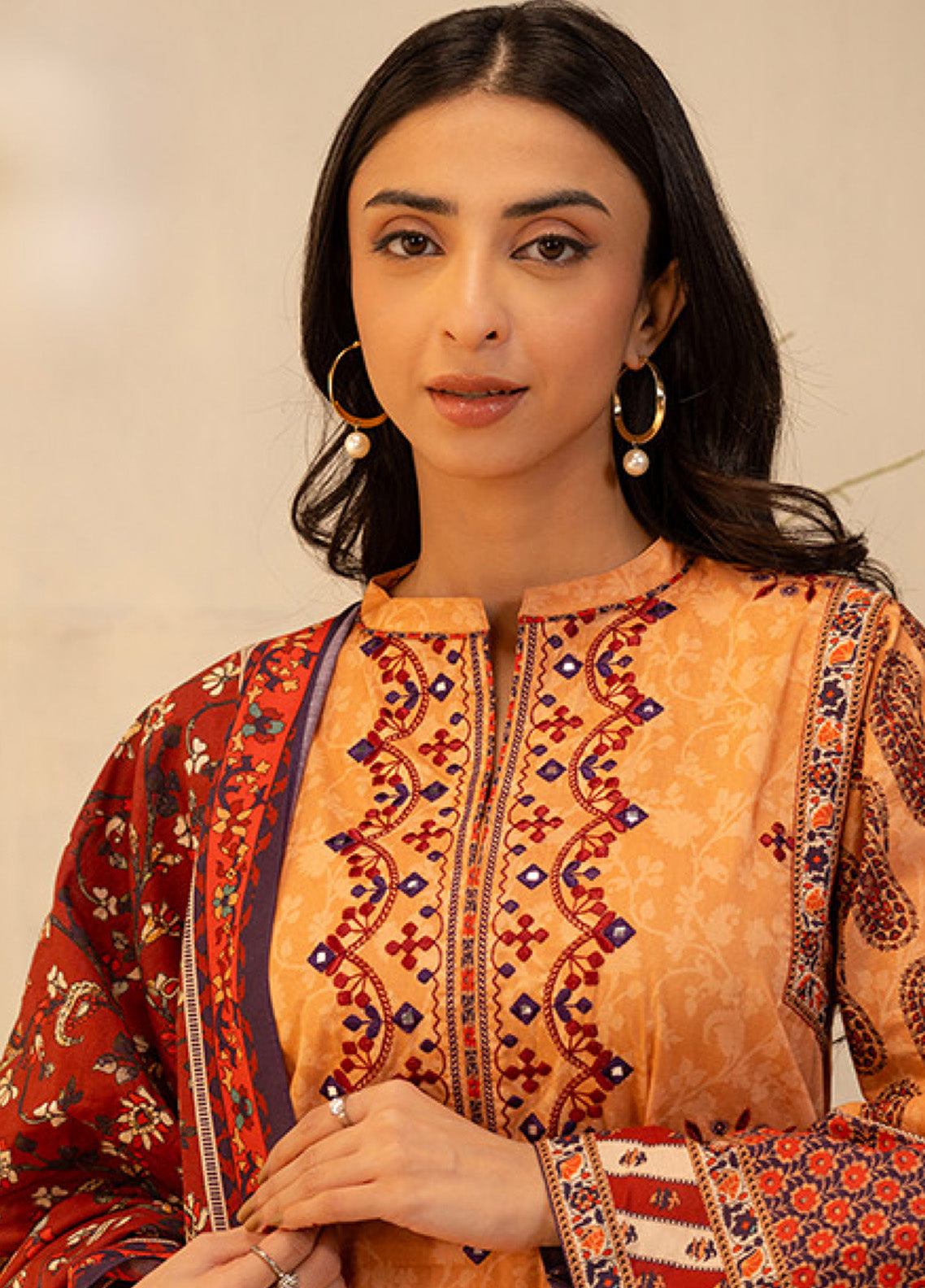 Zellbury Embroidered Lawn 3 Piece Unstitched Suit WUS25E30136 Zellbury Embroidered Lawn 3 Piece Unstitched Suit WUS25E30136
