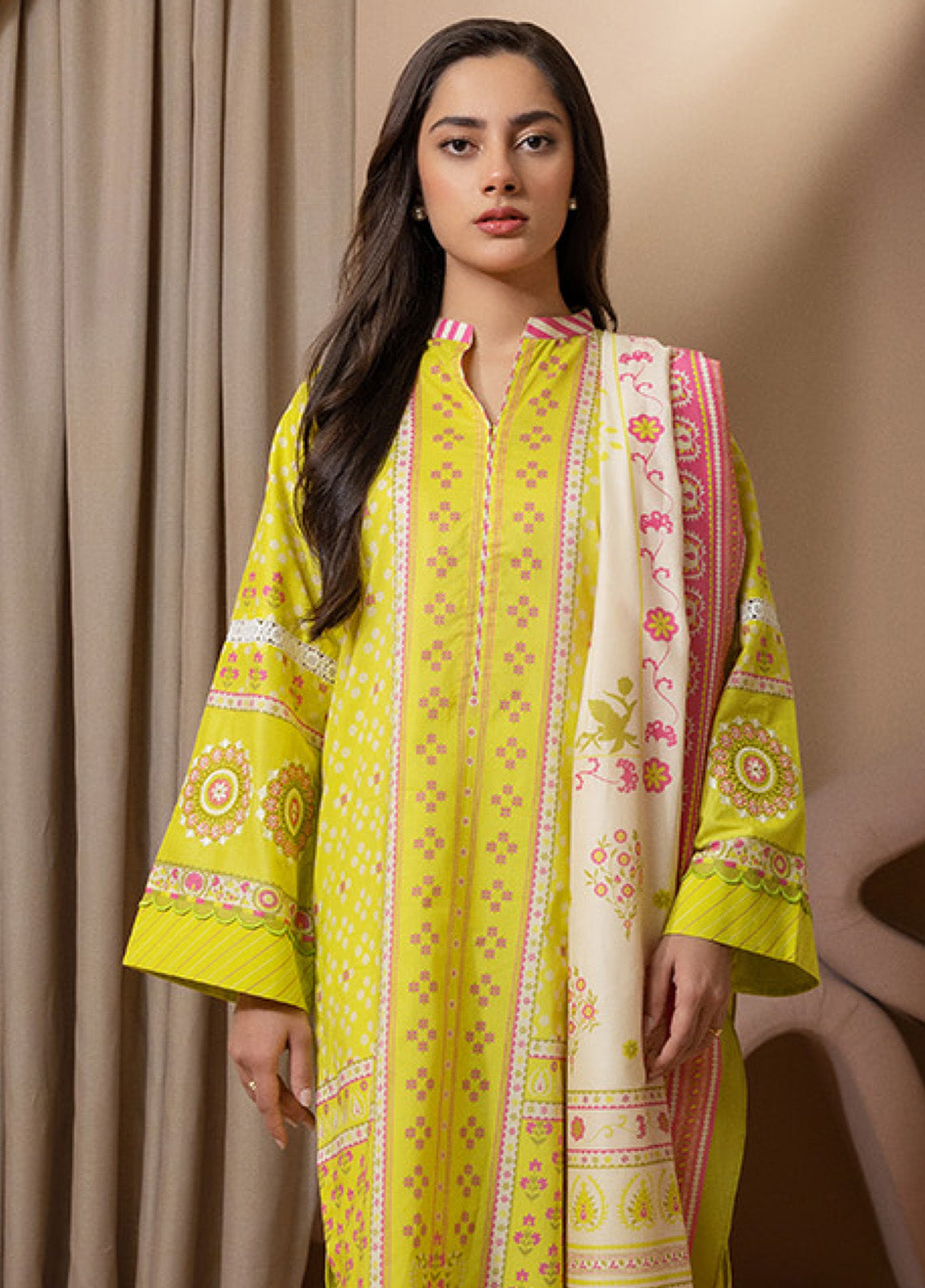 Zellbury Embroidered Lawn 3 Piece Unstitched Suit WUS25E30208 Zellbury Embroidered Lawn 3 Piece Unstitched Suit WUS25E30208
