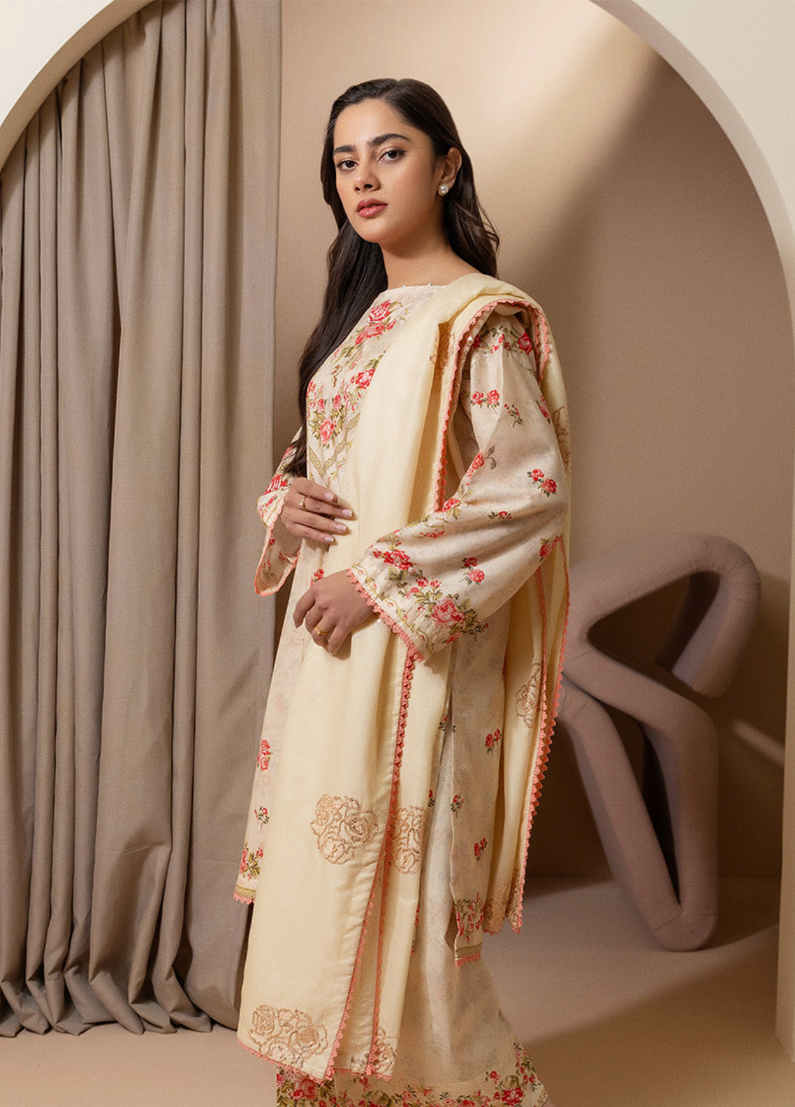 Zellbury Embroidered Lawn 3 Piece Unstitched Suit WUS25E30209 Zellbury Embroidered Lawn 3 Piece Unstitched Suit WUS25E30209