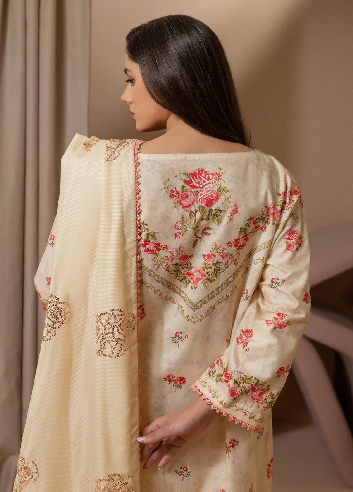 Zellbury Embroidered Lawn 3 Piece Unstitched Suit WUS25E30209 Zellbury Embroidered Lawn 3 Piece Unstitched Suit WUS25E30209