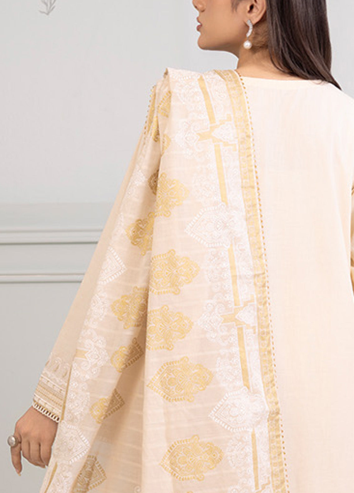 Zellbury Embroidered Lawn 3 Piece Unstitched Suit WUS25E30213 Zellbury Embroidered Lawn 3 Piece Unstitched Suit WUS25E30213