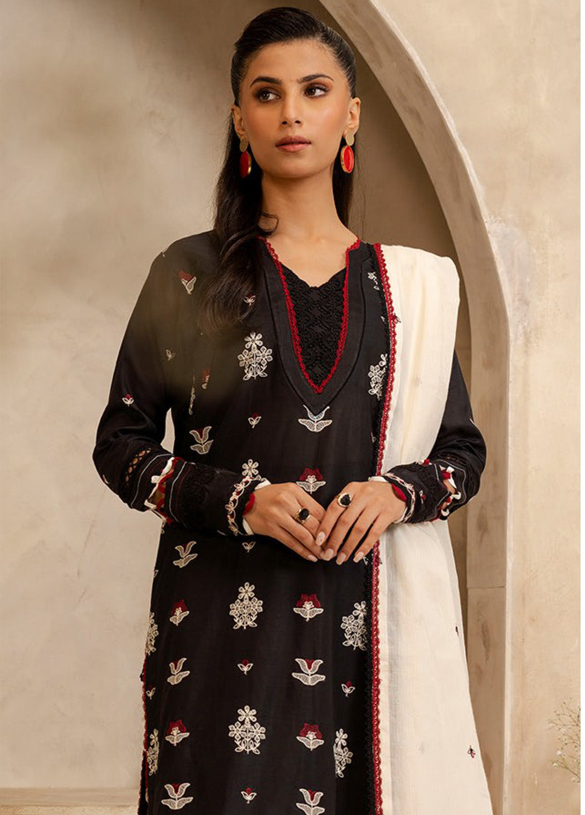 Zellbury Embroidered Lawn 3 Piece Unstitched Suit WUS25E30295 Zellbury Embroidered Lawn 3 Piece Unstitched Suit WUS25E30295