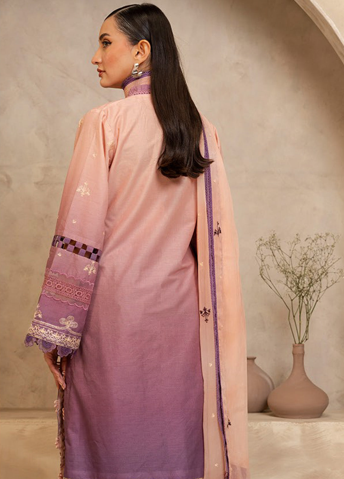 Zellbury Embroidered Lawn 3 Piece Unstitched Suit WUS25E30300 Zellbury Embroidered Lawn 3 Piece Unstitched Suit WUS25E30300