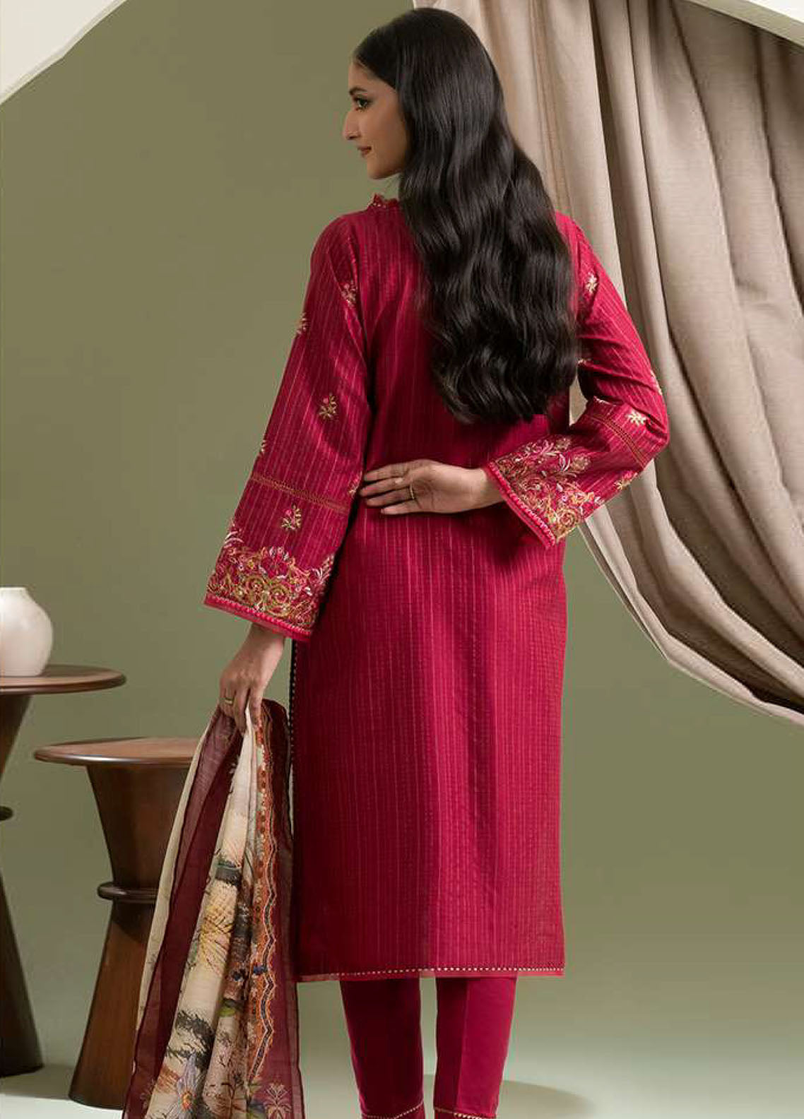 Zellbury Embroidered Lawn 3 Piece Unstitched Suit WUS25E30346 Zellbury Embroidered Lawn 3 Piece Unstitched Suit WUS25E30346