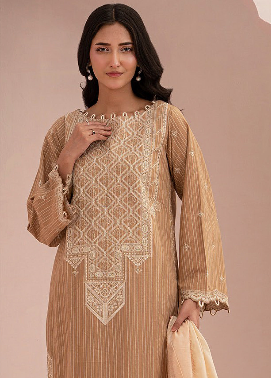 Zellbury Embroidered Lawn 3 Piece Unstitched Suit WUS25E30348 Zellbury Embroidered Lawn 3 Piece Unstitched Suit WUS25E30348