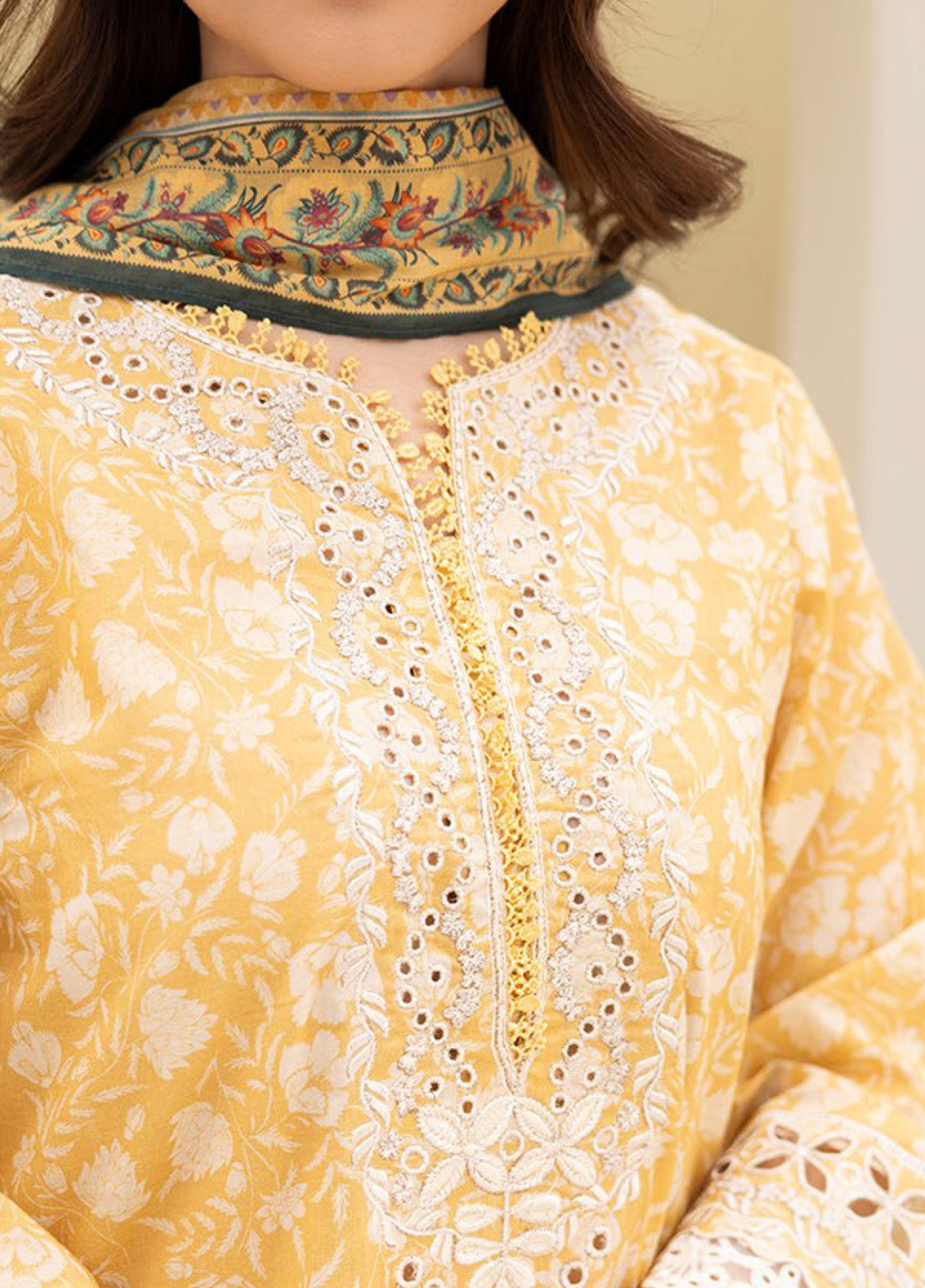Zellbury Embroidered Lawn 3 Piece Unstitched Suit WUS25E30398 Zellbury Embroidered Lawn 3 Piece Unstitched Suit WUS25E30398