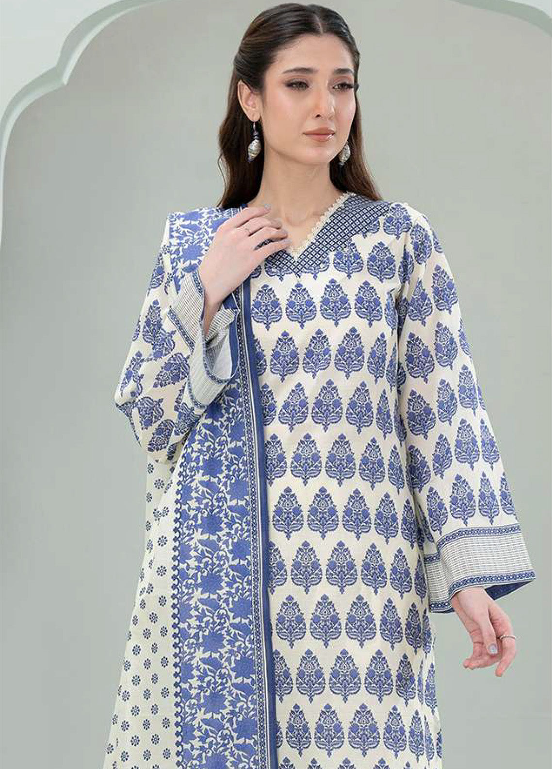 Zellbury Embroidered Lawn 3 Piece Unstitched Suit WUS25E30461 Zellbury Embroidered Lawn 3 Piece Unstitched Suit WUS25E30461