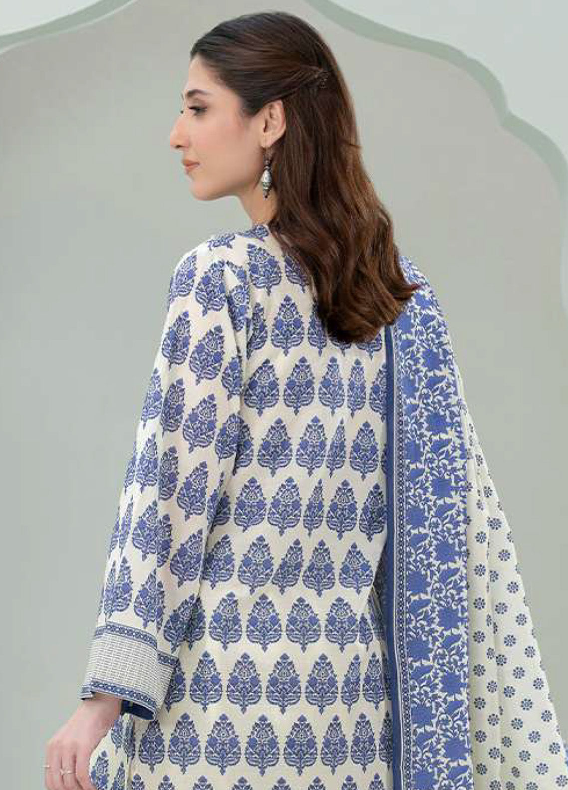 Zellbury Embroidered Lawn 3 Piece Unstitched Suit WUS25E30461 Zellbury Embroidered Lawn 3 Piece Unstitched Suit WUS25E30461