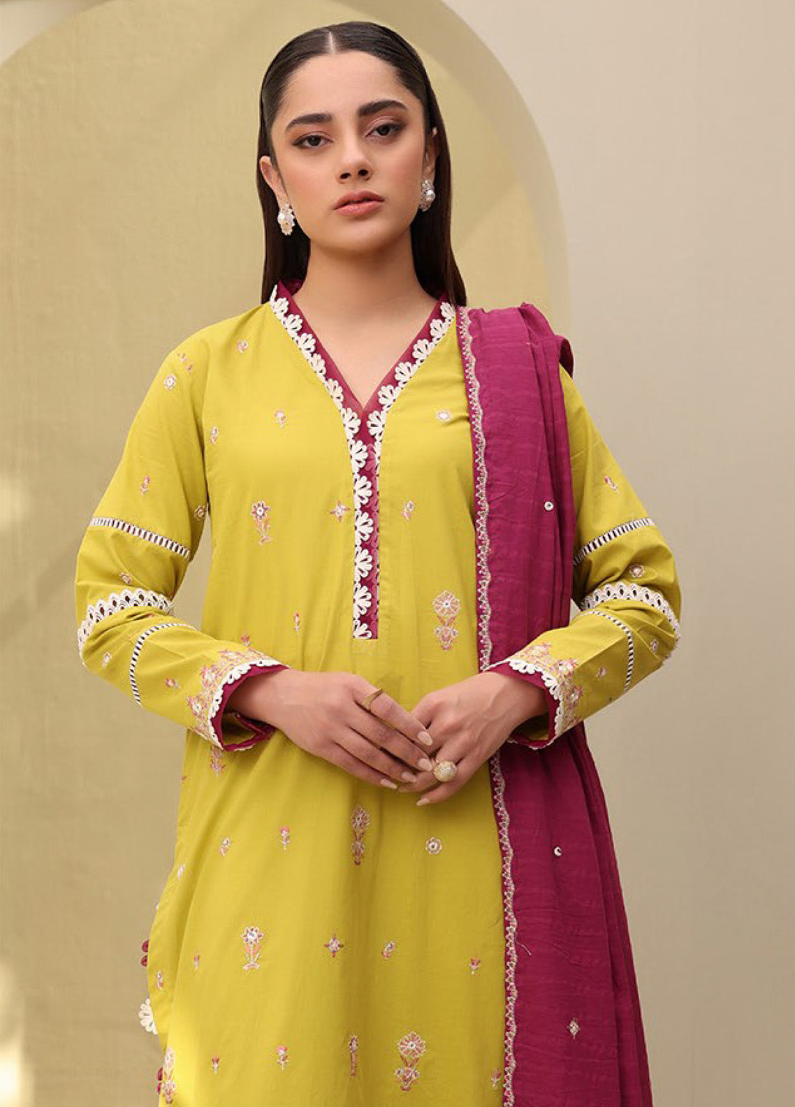 Zellbury Embroidered Lawn 3 Piece Unstitched Suit WUS25E30819 Zellbury Embroidered Lawn 3 Piece Unstitched Suit WUS25E30819