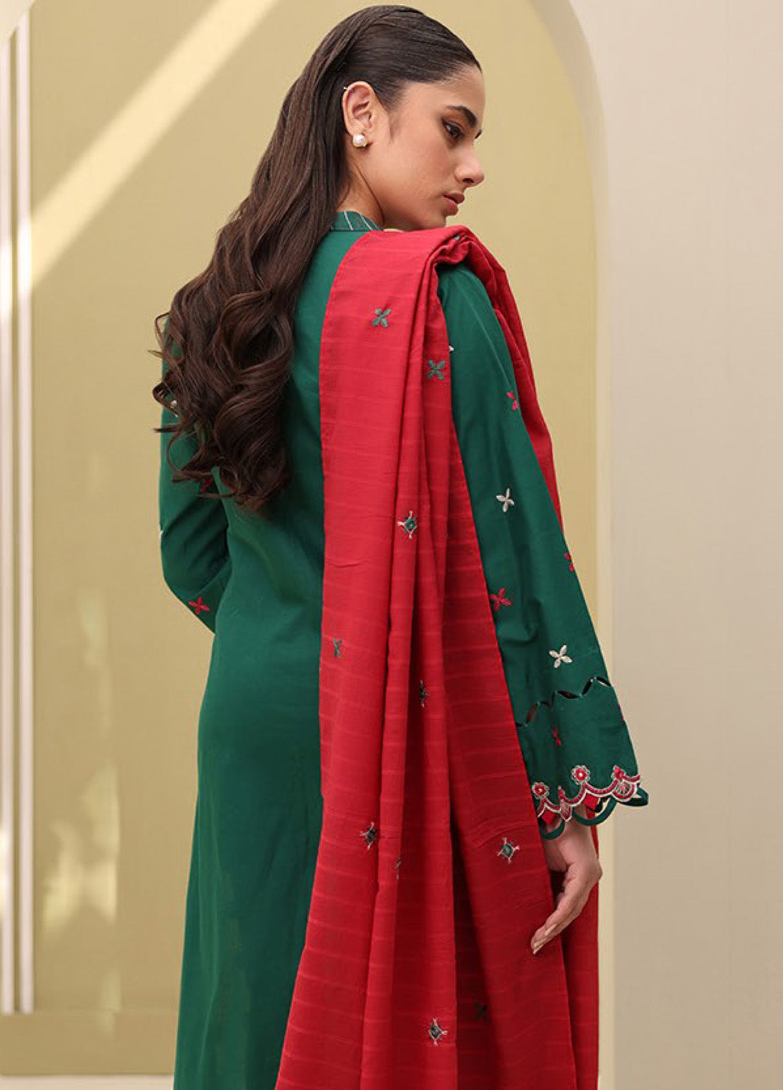 Zellbury Embroidered Lawn 3 Piece Unstitched Suit WUS25E30821 Zellbury Embroidered Lawn 3 Piece Unstitched Suit WUS25E30821
