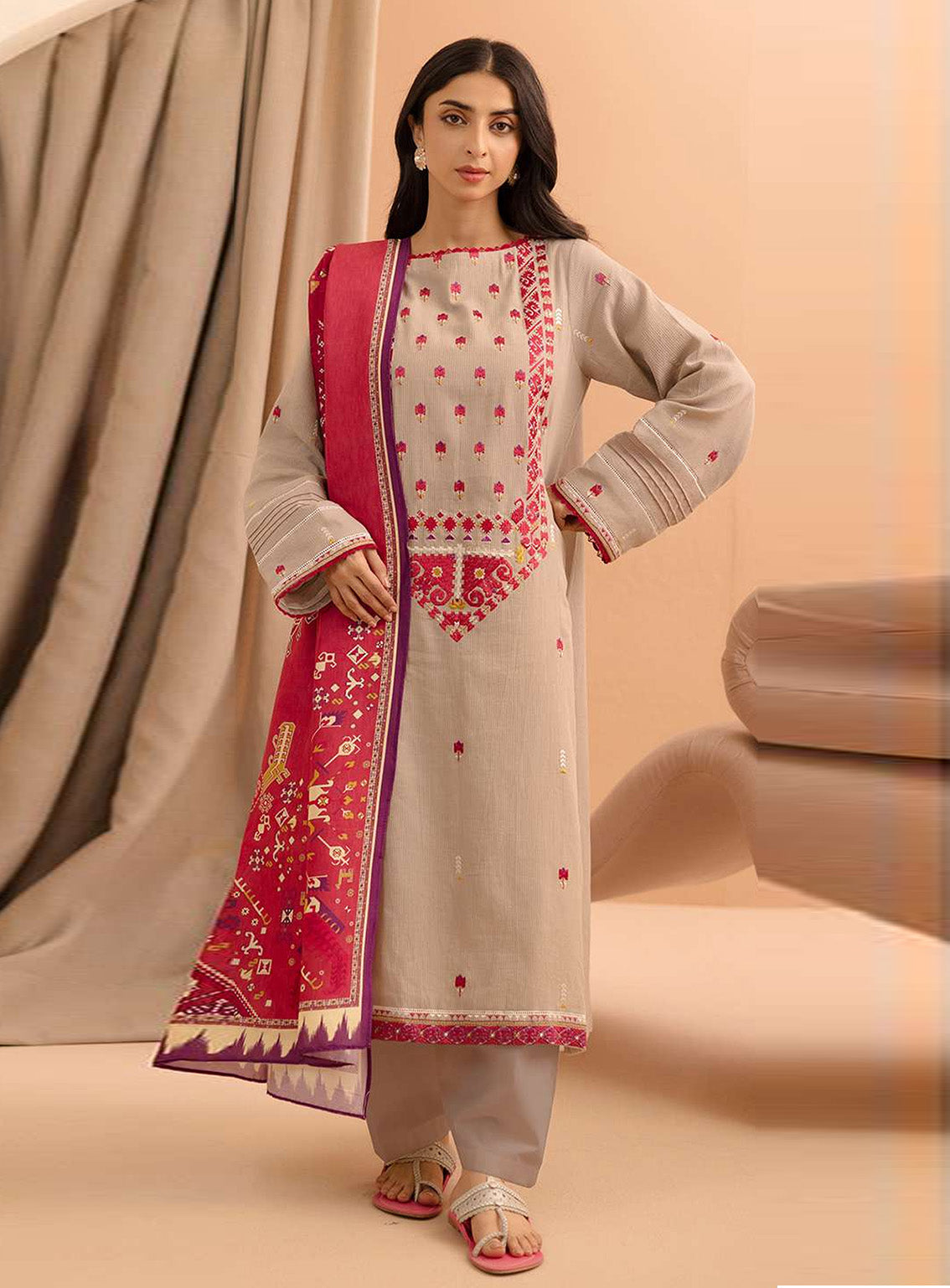 Zellbury Essential Embroidered Lawn 3 Piece Unstitched Suit WUS25E30062 Zellbury Essential Embroidered Lawn 3 Piece Unstitched Suit WUS25E30062