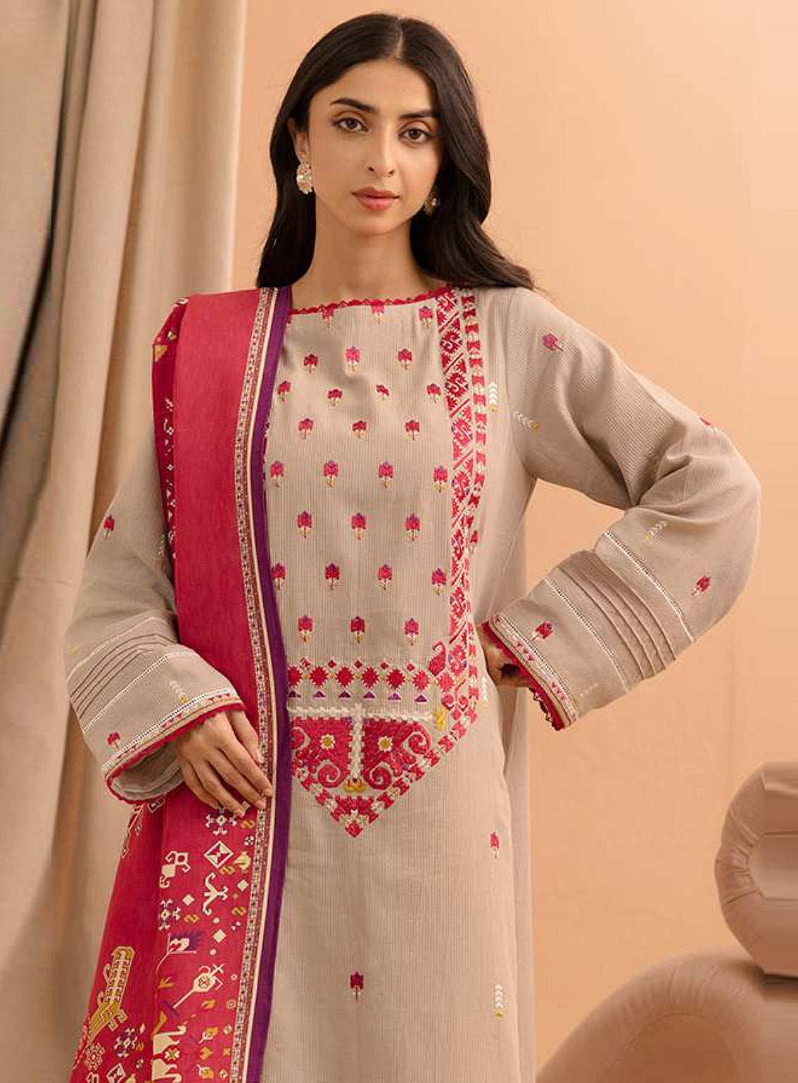 Zellbury Essential Embroidered Lawn 3 Piece Unstitched Suit WUS25E30062 Zellbury Essential Embroidered Lawn 3 Piece Unstitched Suit WUS25E30062