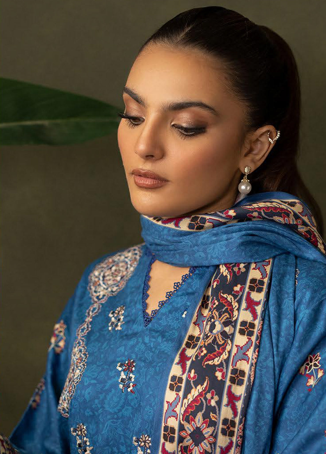 Zellbury Essential Embroidered Twill Viscose 3 Piece Unstitched Suit WUW24E30313 Zellbury Essential Embroidered Twill Viscose 3 Piece Unstitched Suit WUW24E30313