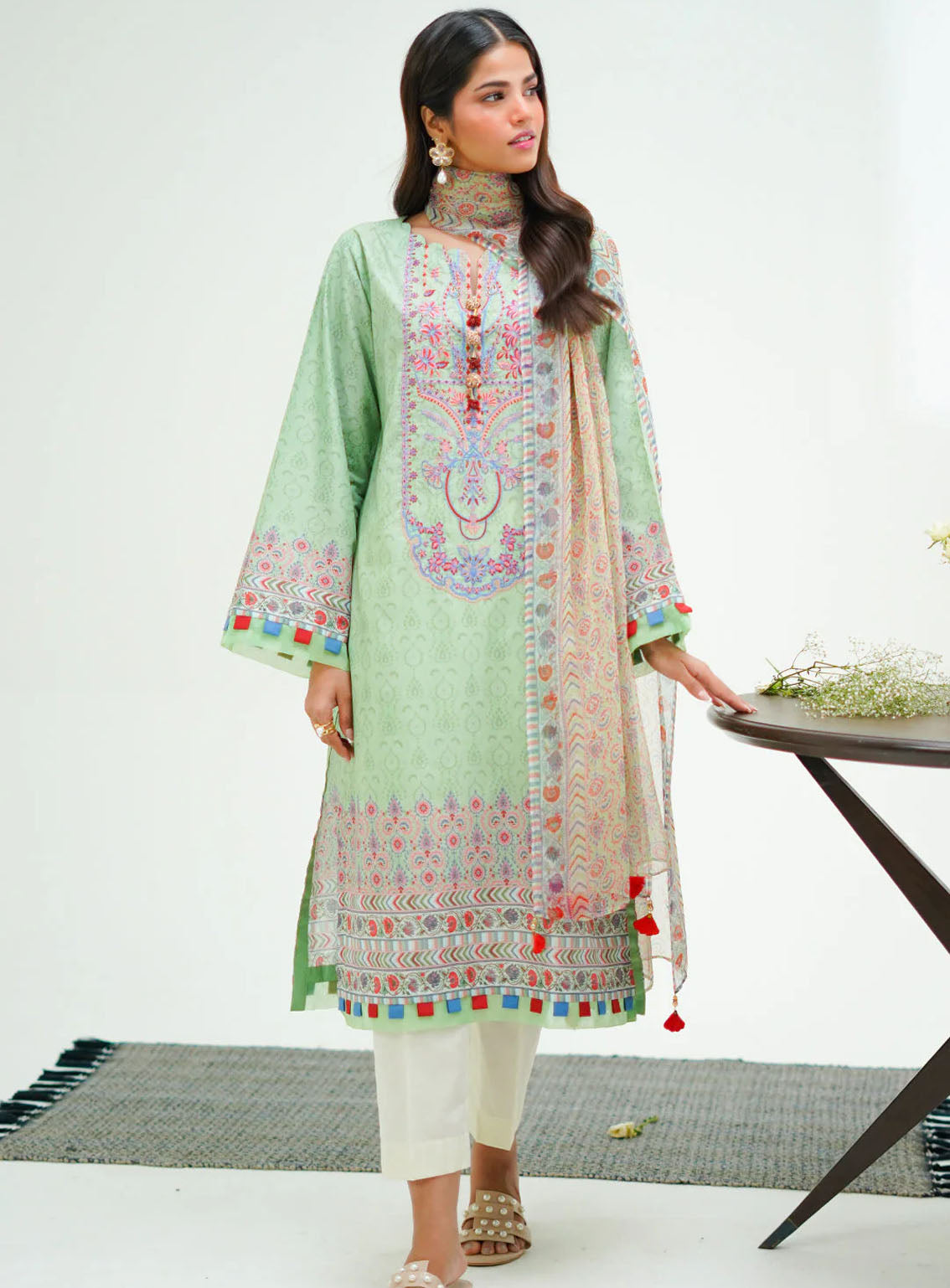 Zellbury Essential Printed Embroidered Lawn 2 Piece Unstitched Suit WUS24E21715 Zellbury Essential Printed Embroidered Lawn 2 Piece Unstitched Suit WUS24E21715