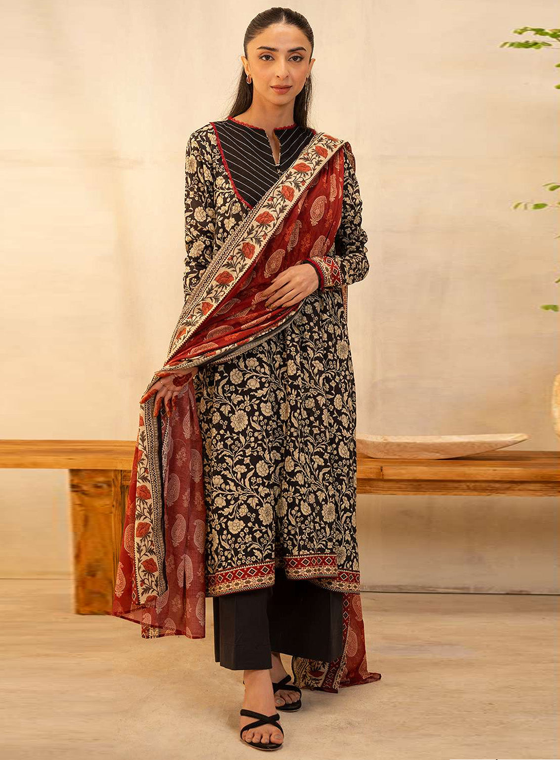 Zellbury Essential Printed Lawn 3 Piece Unstitched Suit WUS25X30030 Zellbury Essential Printed Lawn 3 Piece Unstitched Suit WUS25X30030