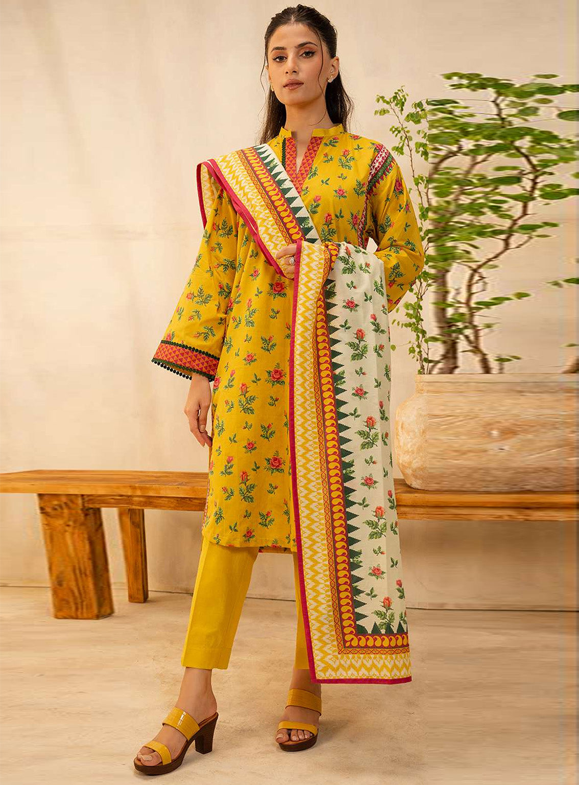 Zellbury Essential Printed Lawn 3 Piece Unstitched Suit WUS25X30050 Zellbury Essential Printed Lawn 3 Piece Unstitched Suit WUS25X30050