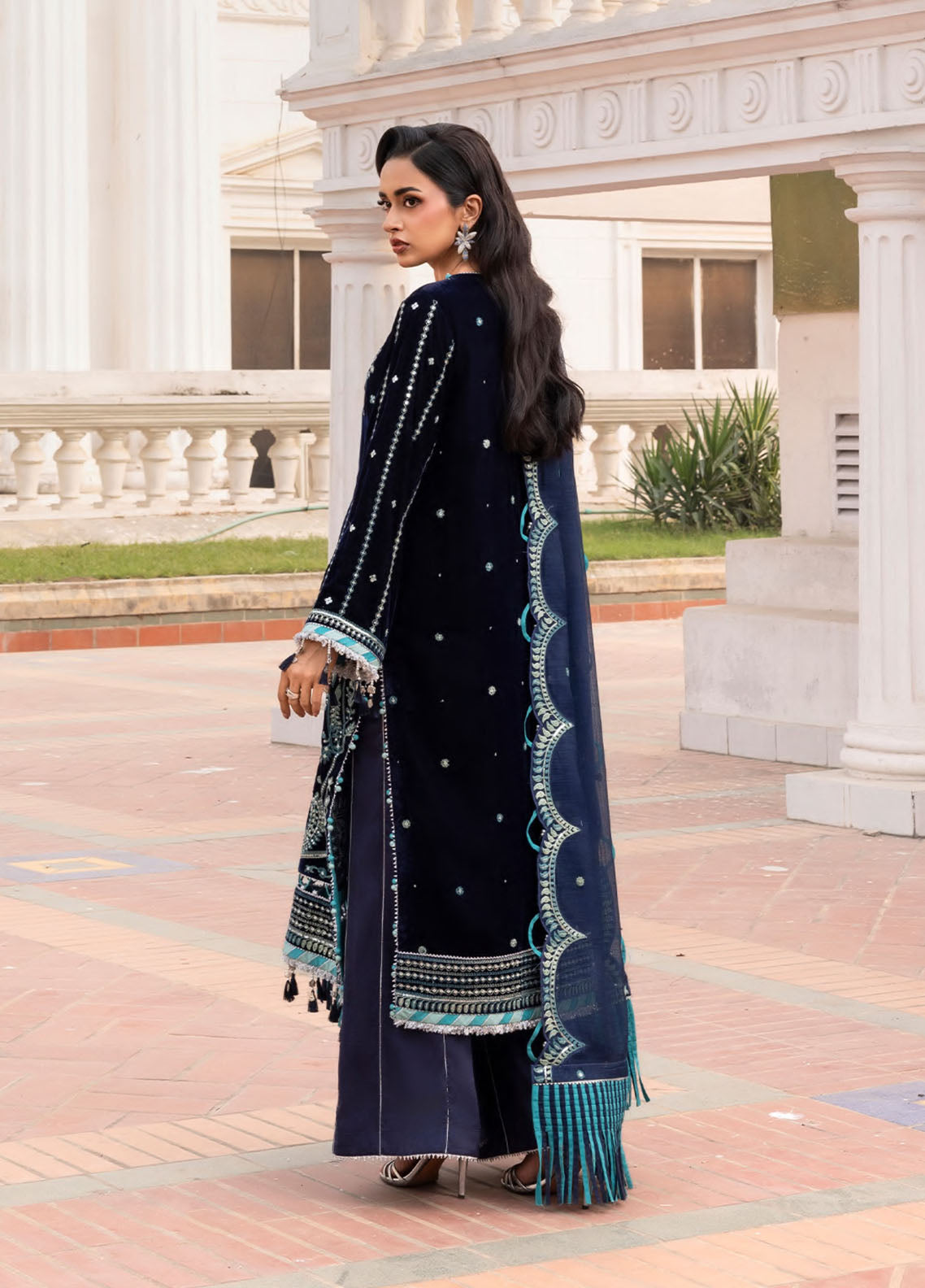 Zellbury Luxury Embroidered Organza 3 Piece Unstitched Suit WULC25E34206 Zellbury Luxury Embroidered Organza 3 Piece Unstitched Suit WULC25E34206