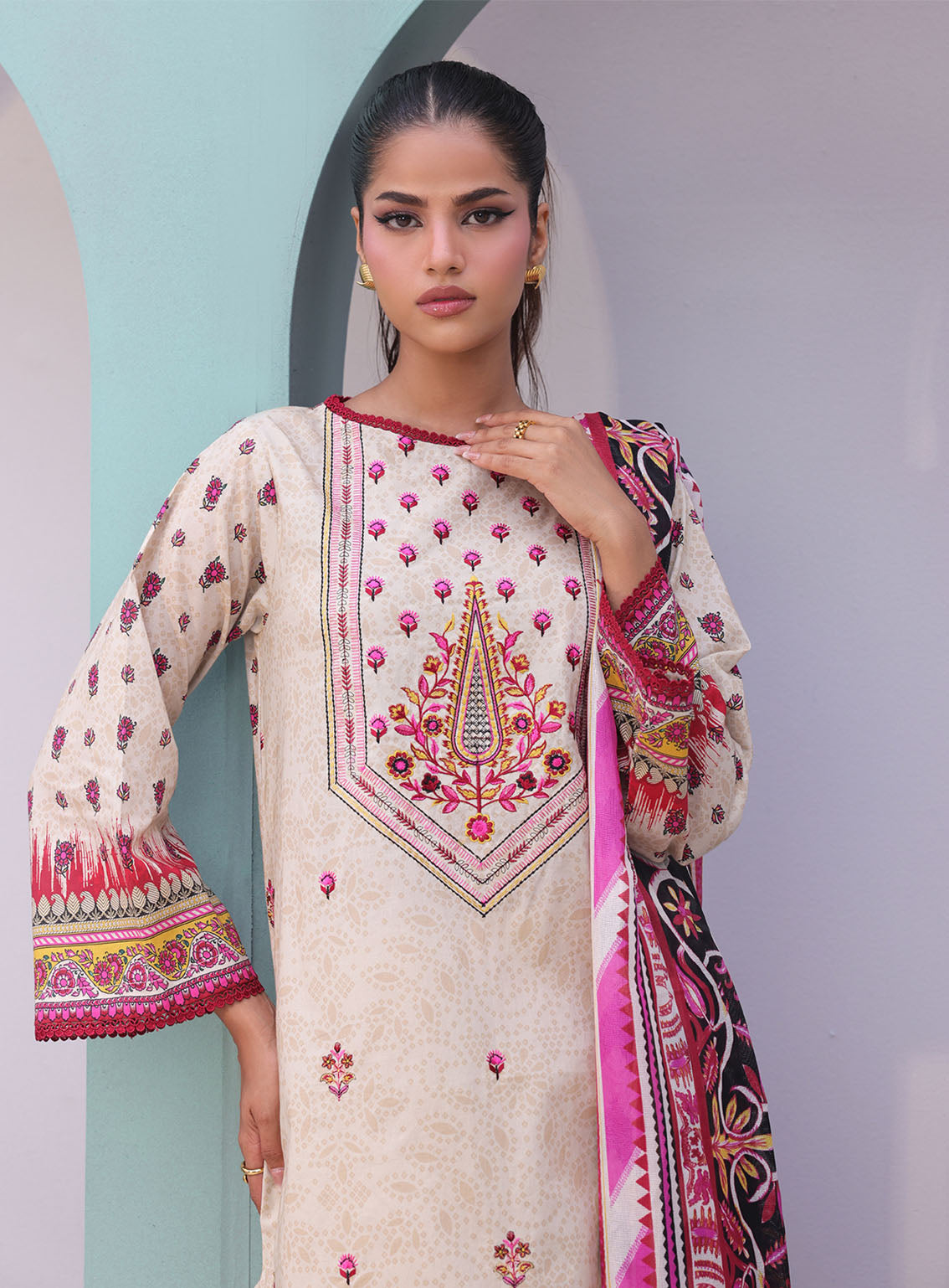 Zellbury Printed Cambric 2 Piece Unstitched Suit WUC24E20022 Zellbury Printed Cambric 2 Piece Unstitched Suit WUC24E20022