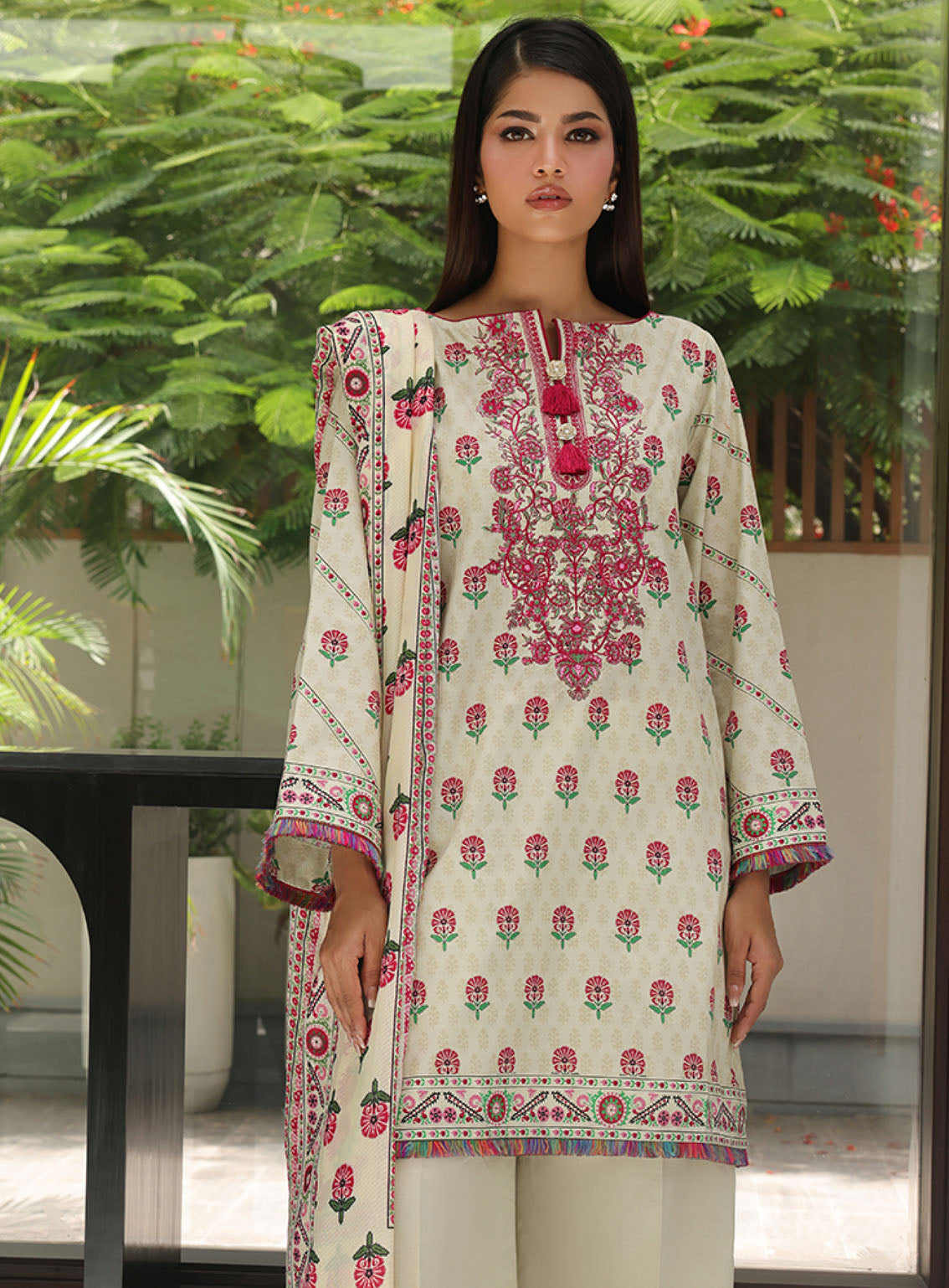 Zellbury Printed Cambric 2 Piece Unstitched Suit WUC24E20105 Zellbury Printed Cambric 2 Piece Unstitched Suit WUC24E20105