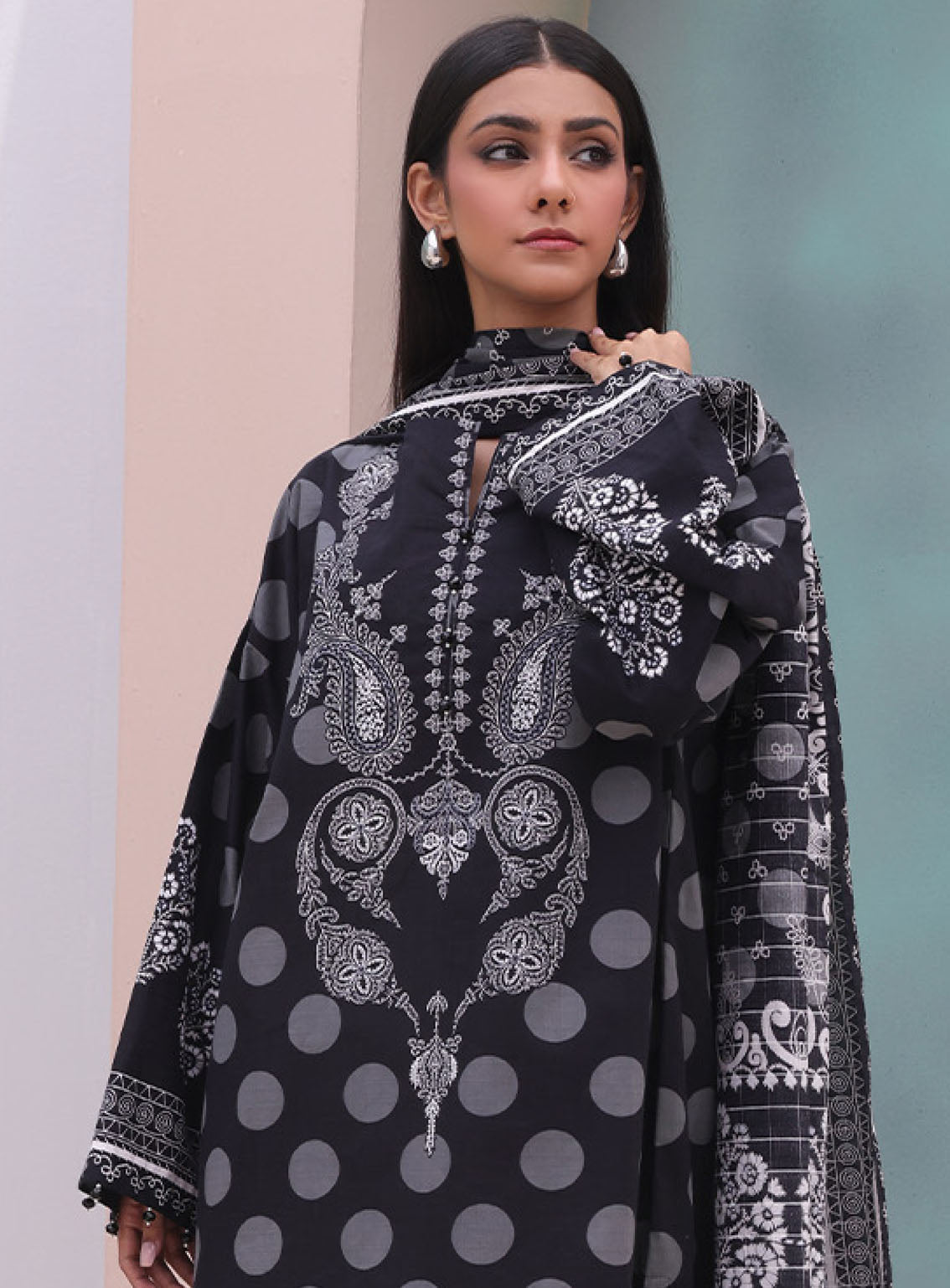 Zellbury Printed Cambric 3 Piece Unstitched Suit WUC24X30045 Zellbury Printed Cambric 3 Piece Unstitched Suit WUC24X30045