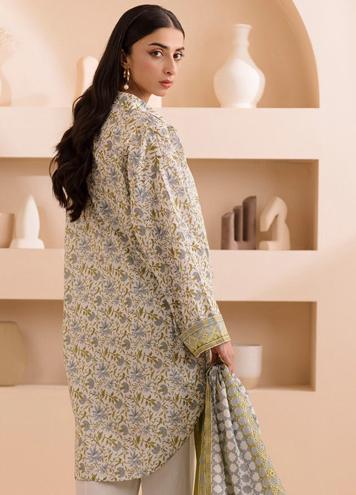 Zellbury Printed Lawn 2 Piece Unstitched Suit WUS25X20222 Zellbury Printed Lawn 2 Piece Unstitched Suit WUS25X20222