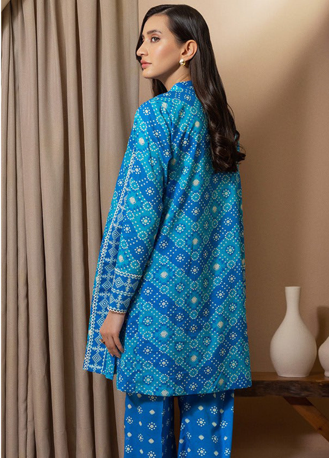 Zellbury Printed Lawn 2 Piece Unstitched Suit WUS25X20234 Zellbury Printed Lawn 2 Piece Unstitched Suit WUS25X20234