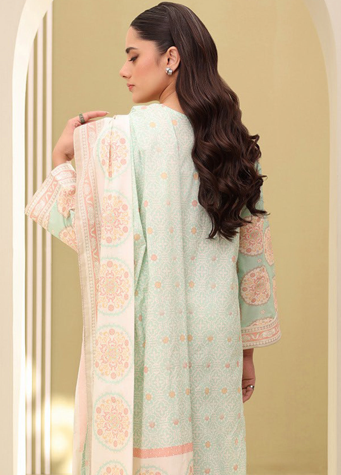 Zellbury Printed Lawn 2 Piece Unstitched Suit WUS25X20367 Zellbury Printed Lawn 2 Piece Unstitched Suit WUS25X20367
