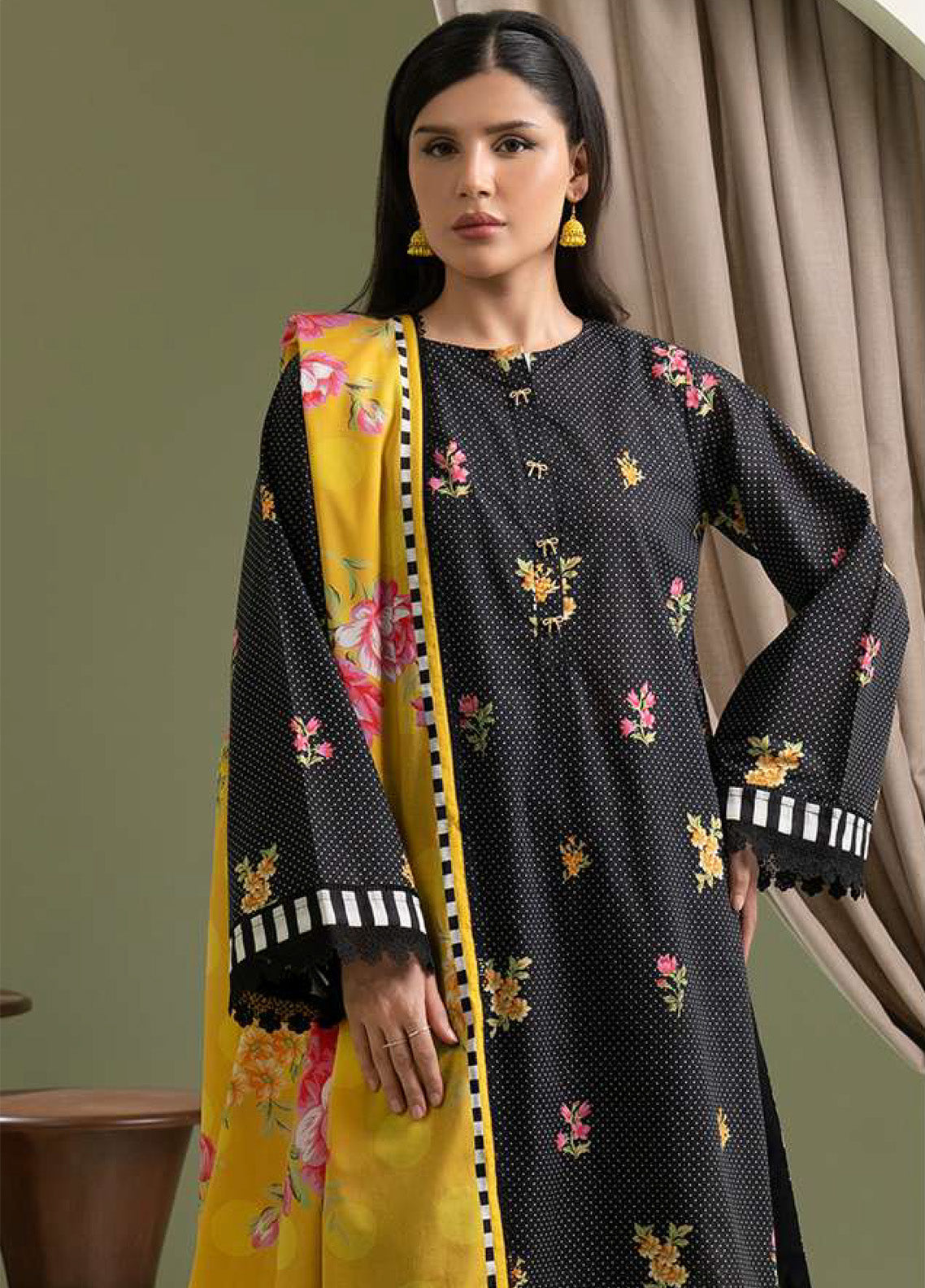 Zellbury Printed Lawn 2 Piece Unstitched Suit WUS25X20474 Zellbury Printed Lawn 2 Piece Unstitched Suit WUS25X20474