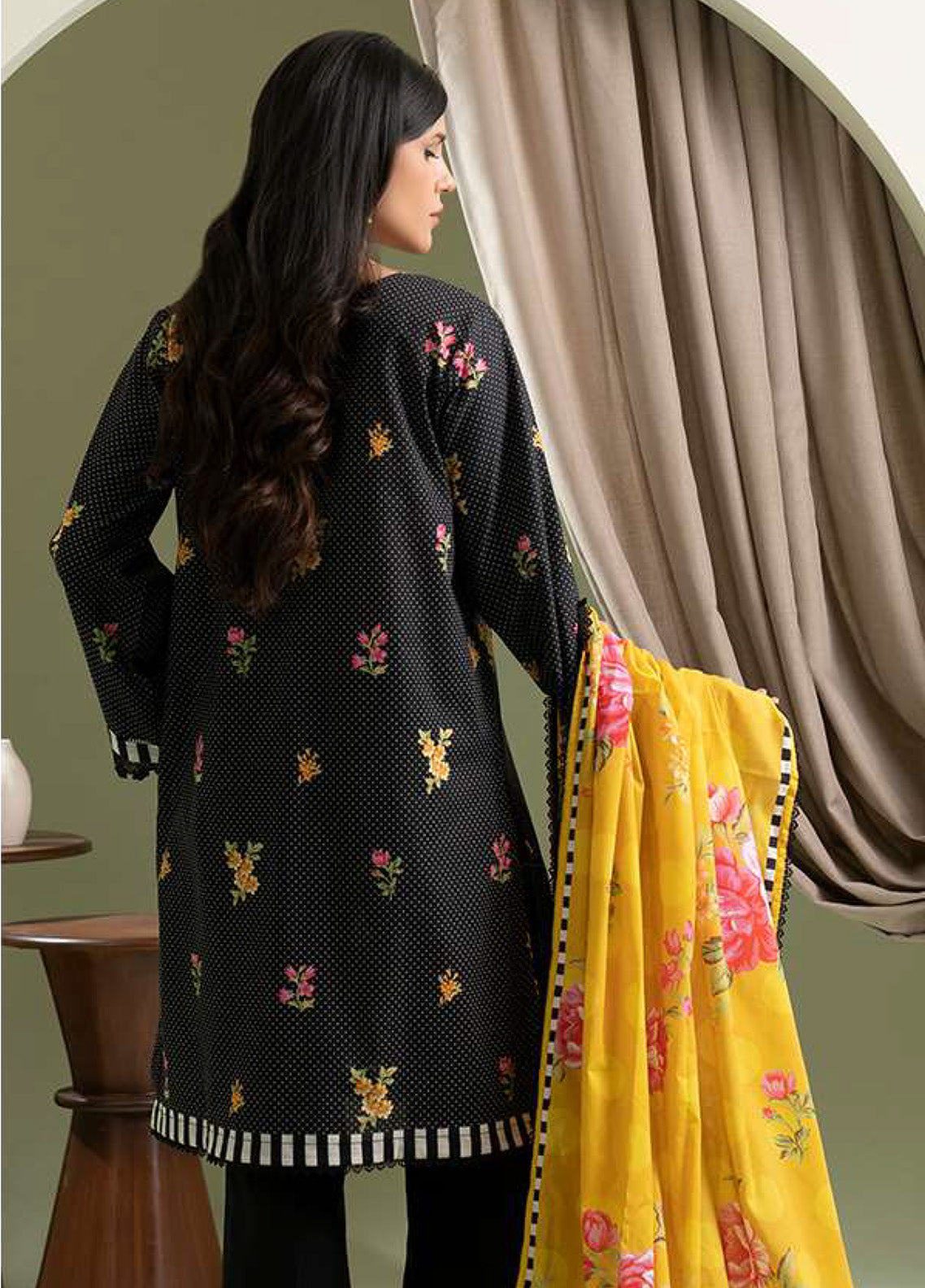 Zellbury Printed Lawn 2 Piece Unstitched Suit WUS25X20474 Zellbury Printed Lawn 2 Piece Unstitched Suit WUS25X20474