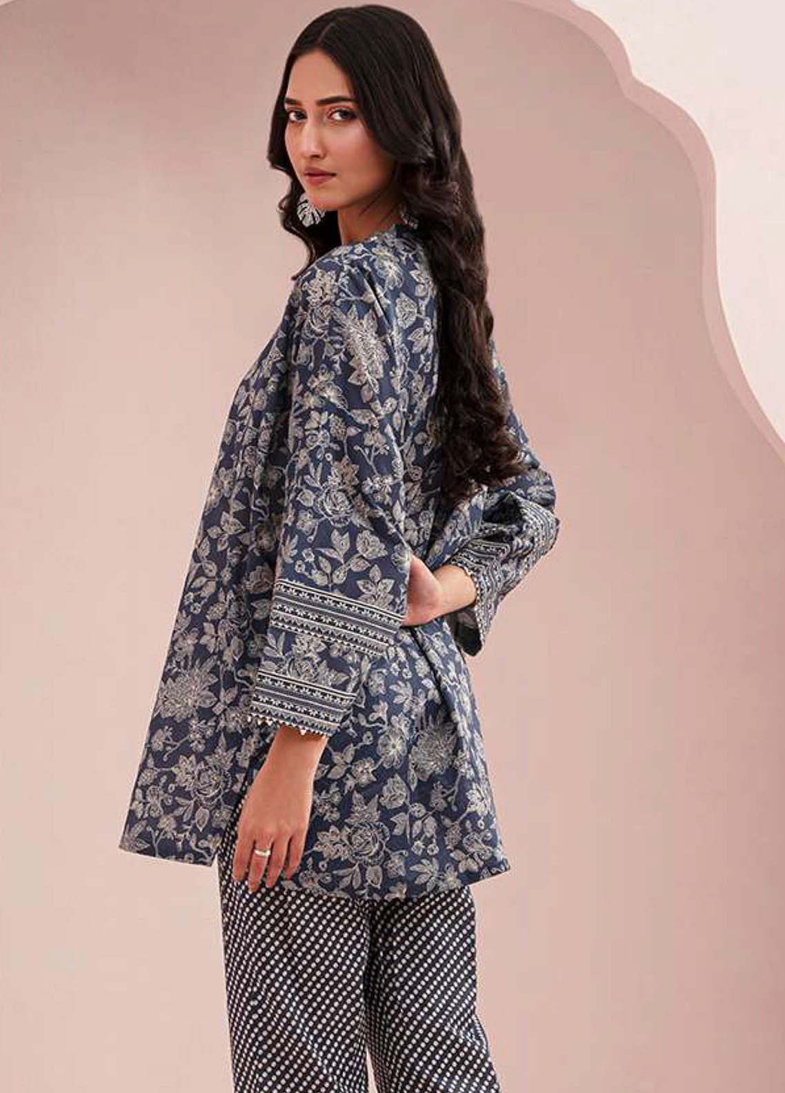 Zellbury Printed Lawn 2 Piece Unstitched Suit WUS25X20556 Zellbury Printed Lawn 2 Piece Unstitched Suit WUS25X20556