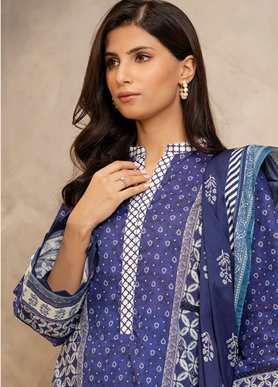 Zellbury Printed Lawn 3 Piece Unstitched Suit WUS25X30048 Zellbury Printed Lawn 3 Piece Unstitched Suit WUS25X30048