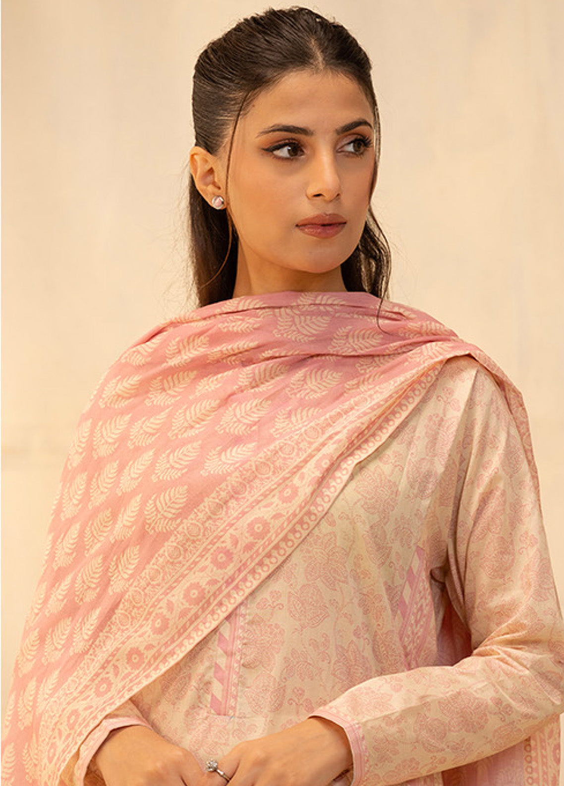 Zellbury Printed Lawn 3 Piece Unstitched Suit WUS25X30110 Zellbury Printed Lawn 3 Piece Unstitched Suit WUS25X30110