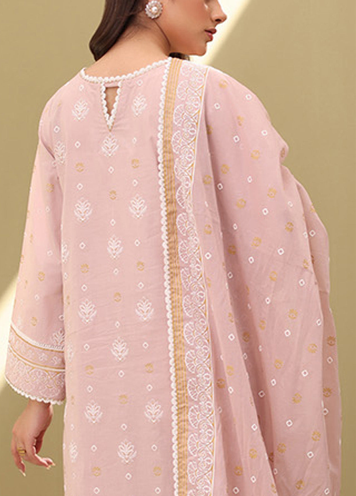 Zellbury Printed Lawn 3 Piece Unstitched Suit WUS25X30131 Zellbury Printed Lawn 3 Piece Unstitched Suit WUS25X30131
