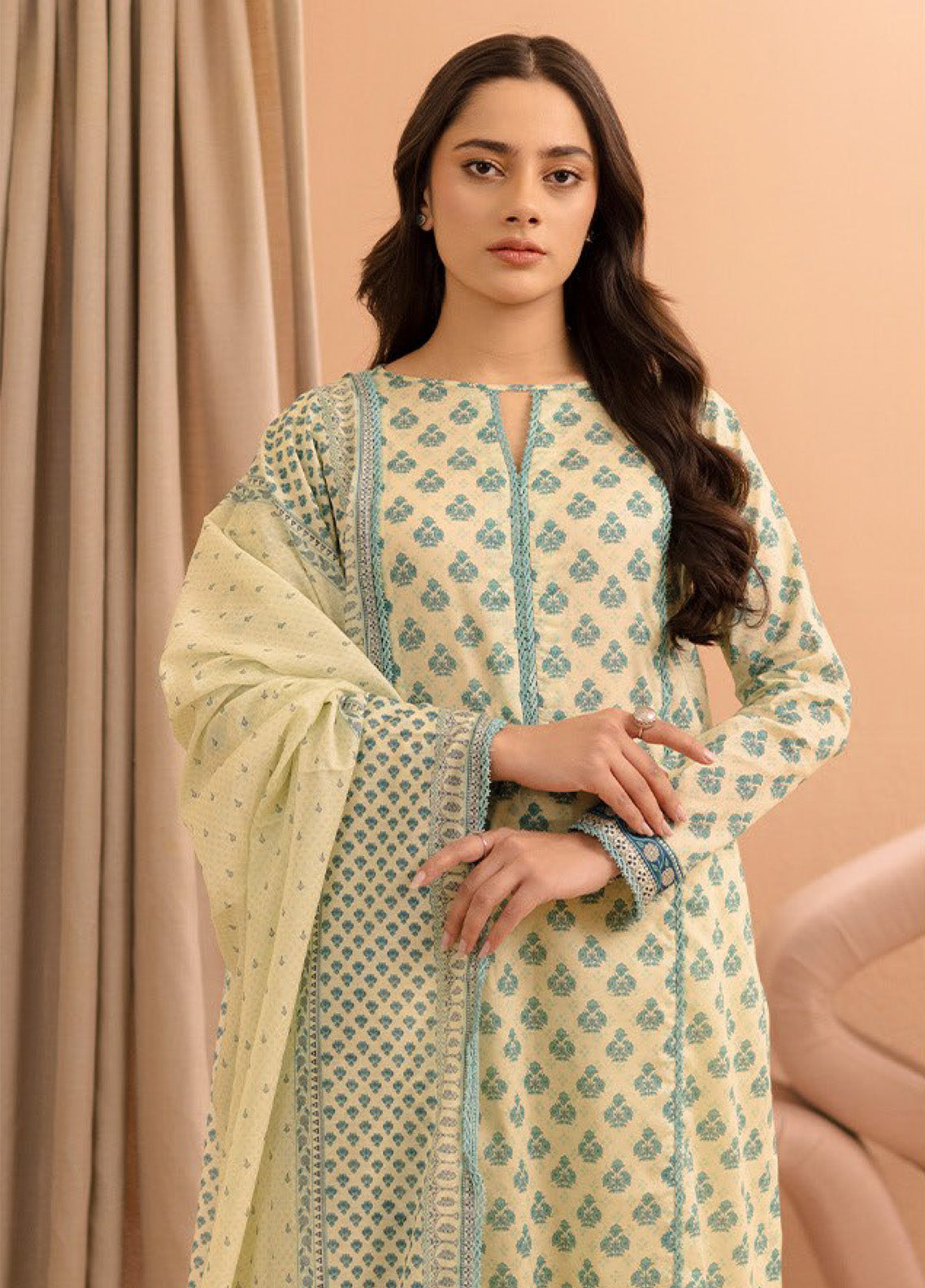 Zellbury Printed Lawn 3 Piece Unstitched Suit WUS25X30183 Zellbury Printed Lawn 3 Piece Unstitched Suit WUS25X30183