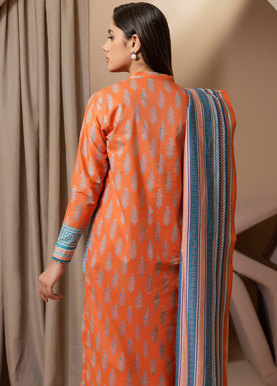 Zellbury Printed Lawn 3 Piece Unstitched Suit WUS25X30186 Zellbury Printed Lawn 3 Piece Unstitched Suit WUS25X30186