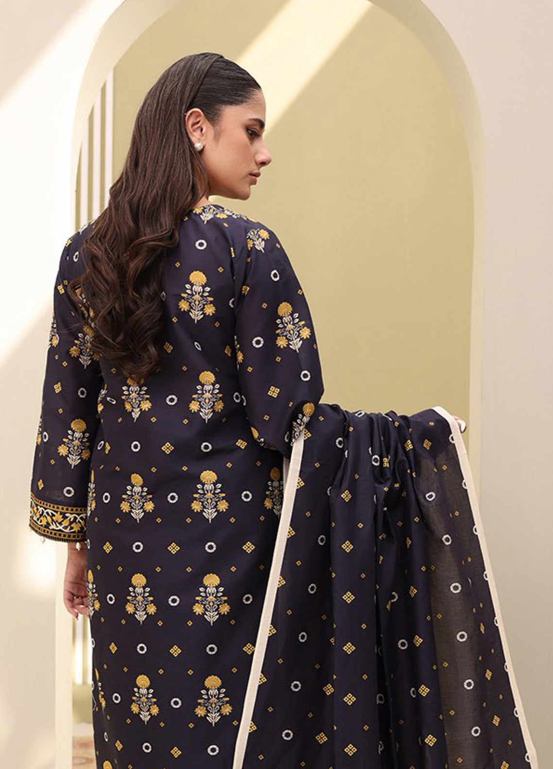 Zellbury Printed Lawn 3 Piece Unstitched Suit WUS25X30191 Zellbury Printed Lawn 3 Piece Unstitched Suit WUS25X30191