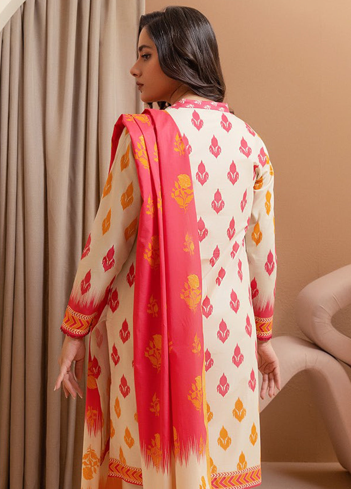 Zellbury Printed Lawn 3 Piece Unstitched Suit WUS25X30198 Zellbury Printed Lawn 3 Piece Unstitched Suit WUS25X30198