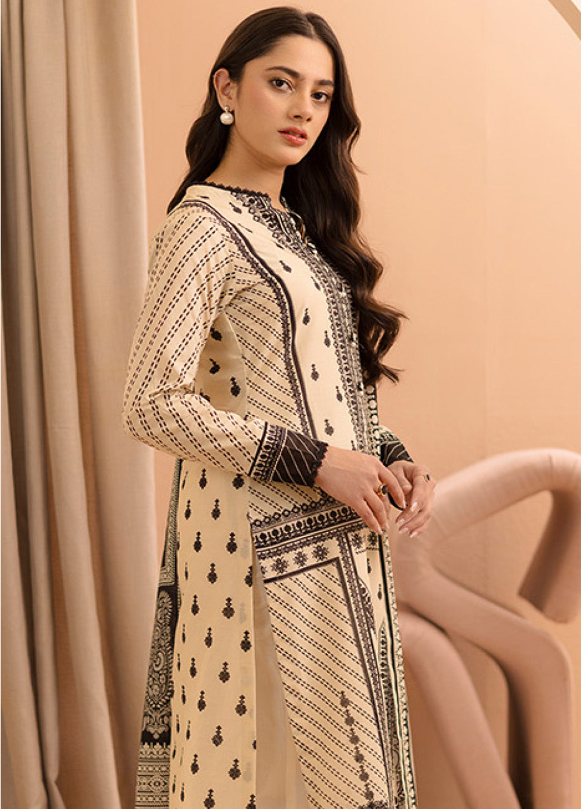 Zellbury Printed Lawn 3 Piece Unstitched Suit WUS25X30268 Zellbury Printed Lawn 3 Piece Unstitched Suit WUS25X30268