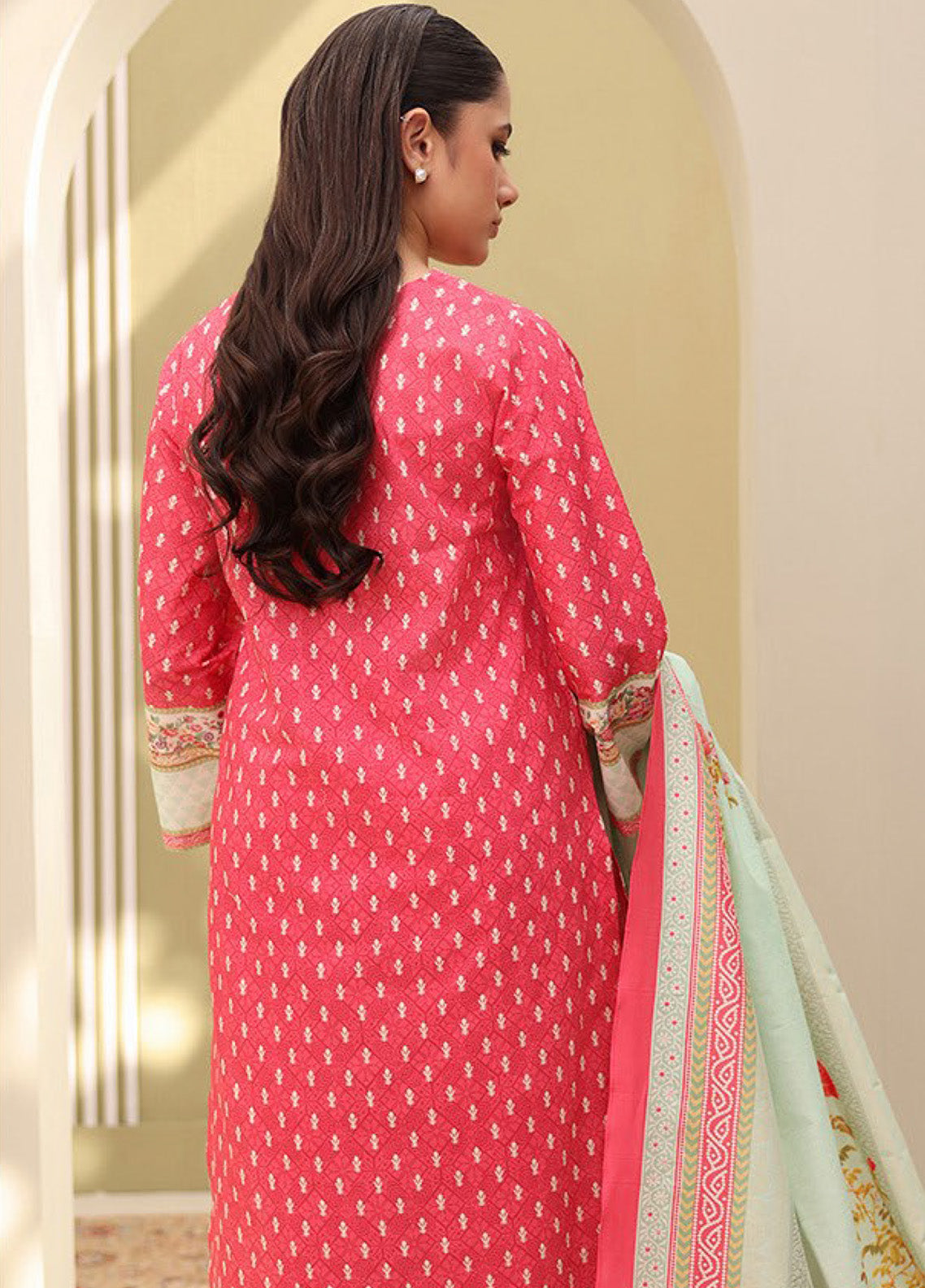 Zellbury Printed Lawn 3 Piece Unstitched Suit WUS25X30326 Zellbury Printed Lawn 3 Piece Unstitched Suit WUS25X30326