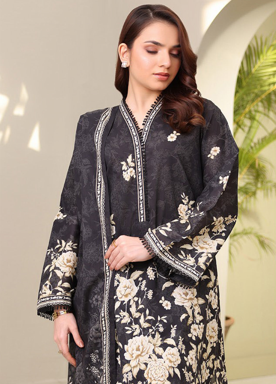 Zellbury Printed Lawn 3 Piece Unstitched Suit WUS25X30331 Zellbury Printed Lawn 3 Piece Unstitched Suit WUS25X30331