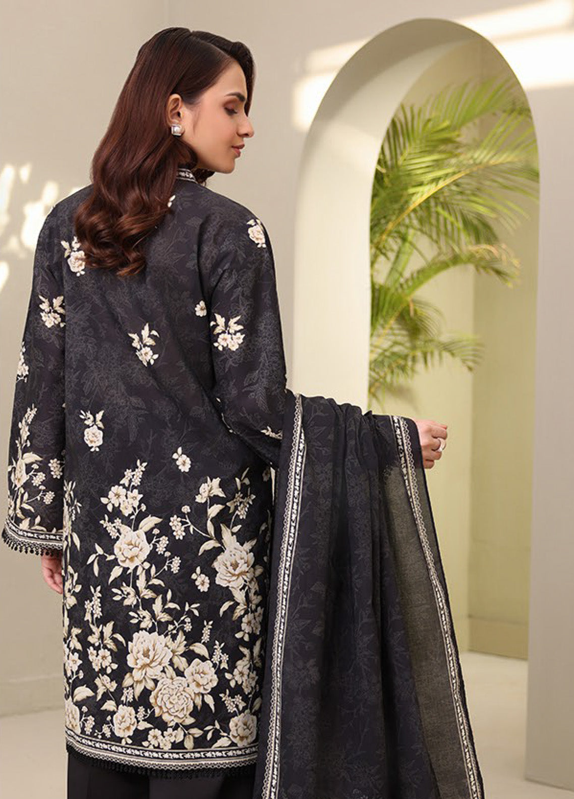 Zellbury Printed Lawn 3 Piece Unstitched Suit WUS25X30331 Zellbury Printed Lawn 3 Piece Unstitched Suit WUS25X30331