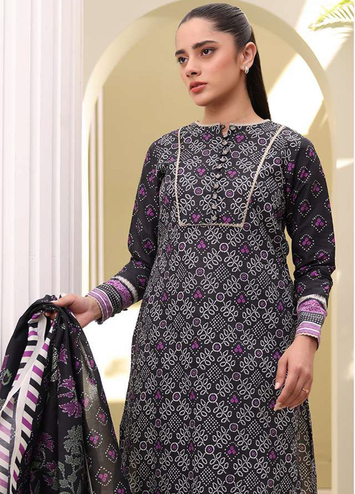 Zellbury Printed Lawn 3 Piece Unstitched Suit WUS25X30379 Zellbury Printed Lawn 3 Piece Unstitched Suit WUS25X30379