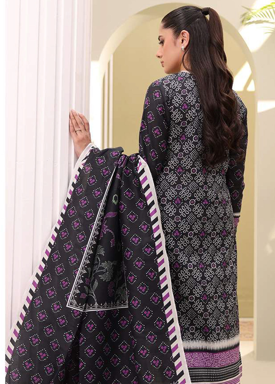 Zellbury Printed Lawn 3 Piece Unstitched Suit WUS25X30379 Zellbury Printed Lawn 3 Piece Unstitched Suit WUS25X30379