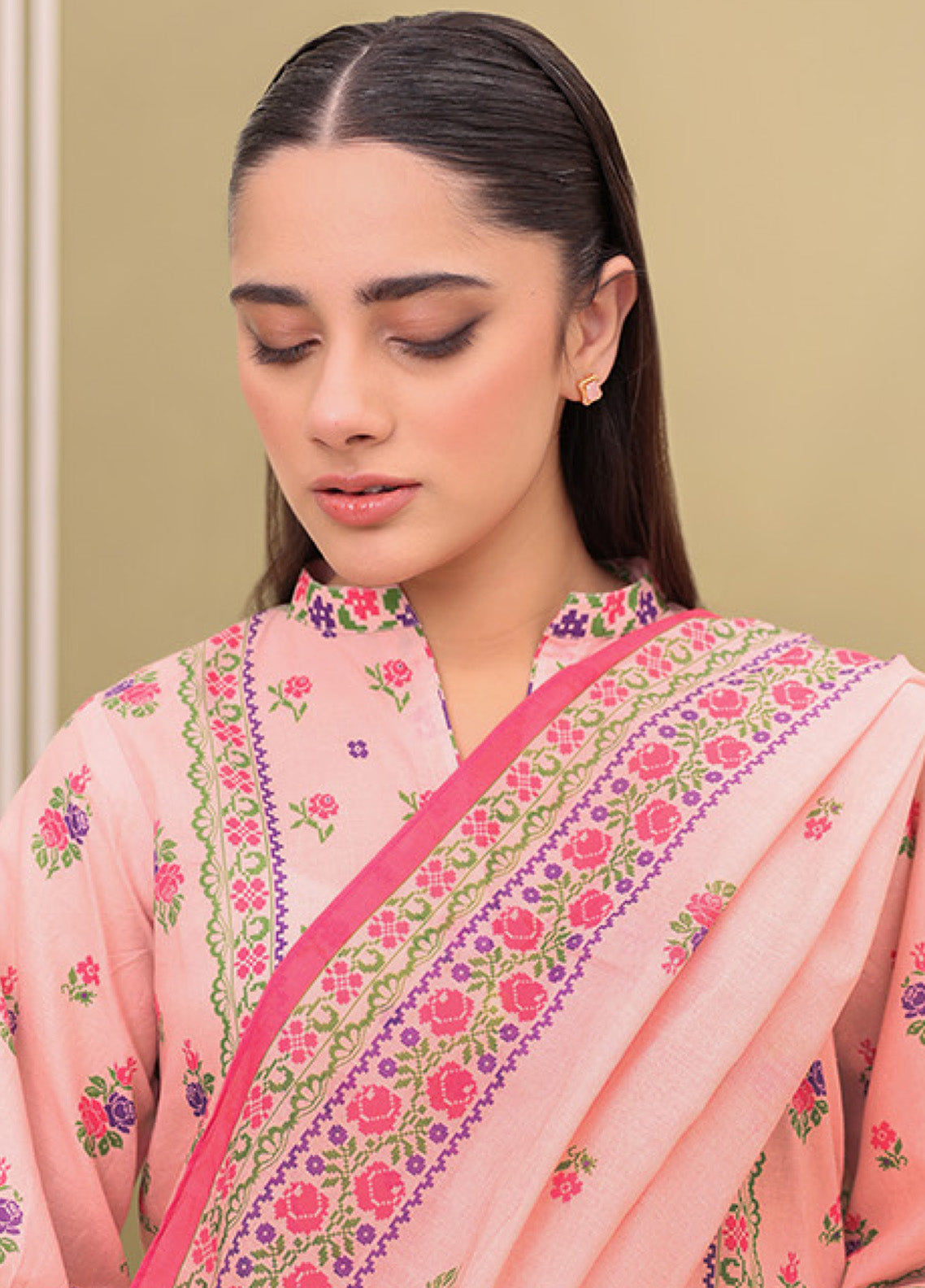 Zellbury Printed Lawn 3 Piece Unstitched Suit WUS25X30382 Zellbury Printed Lawn 3 Piece Unstitched Suit WUS25X30382