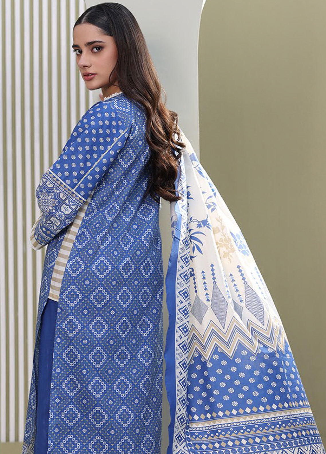 Zellbury Printed Lawn 3 Piece Unstitched Suit WUS25X30389 Zellbury Printed Lawn 3 Piece Unstitched Suit WUS25X30389