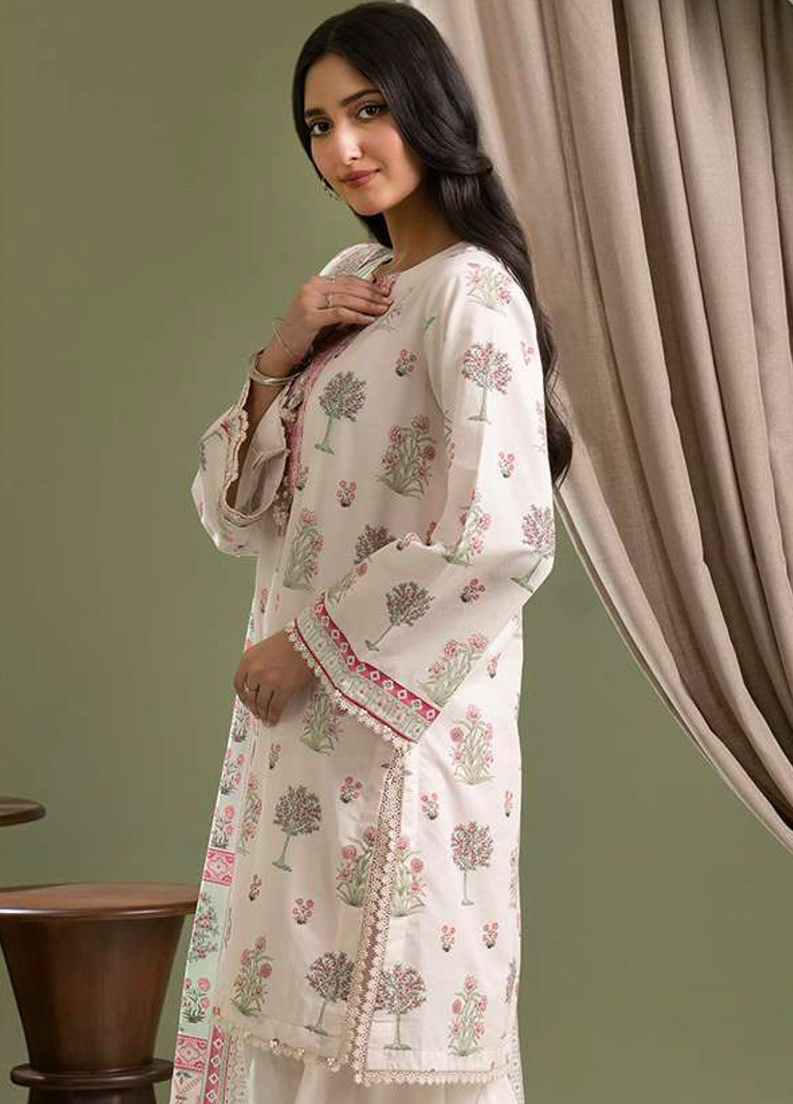 Zellbury Printed Lawn 3 Piece Unstitched Suit WUS25X30442 Zellbury Printed Lawn 3 Piece Unstitched Suit WUS25X30442