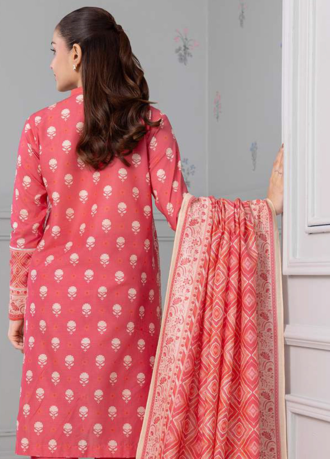 Zellbury Printed Lawn 3 Piece Unstitched Suit WUS25X30493 Zellbury Printed Lawn 3 Piece Unstitched Suit WUS25X30493