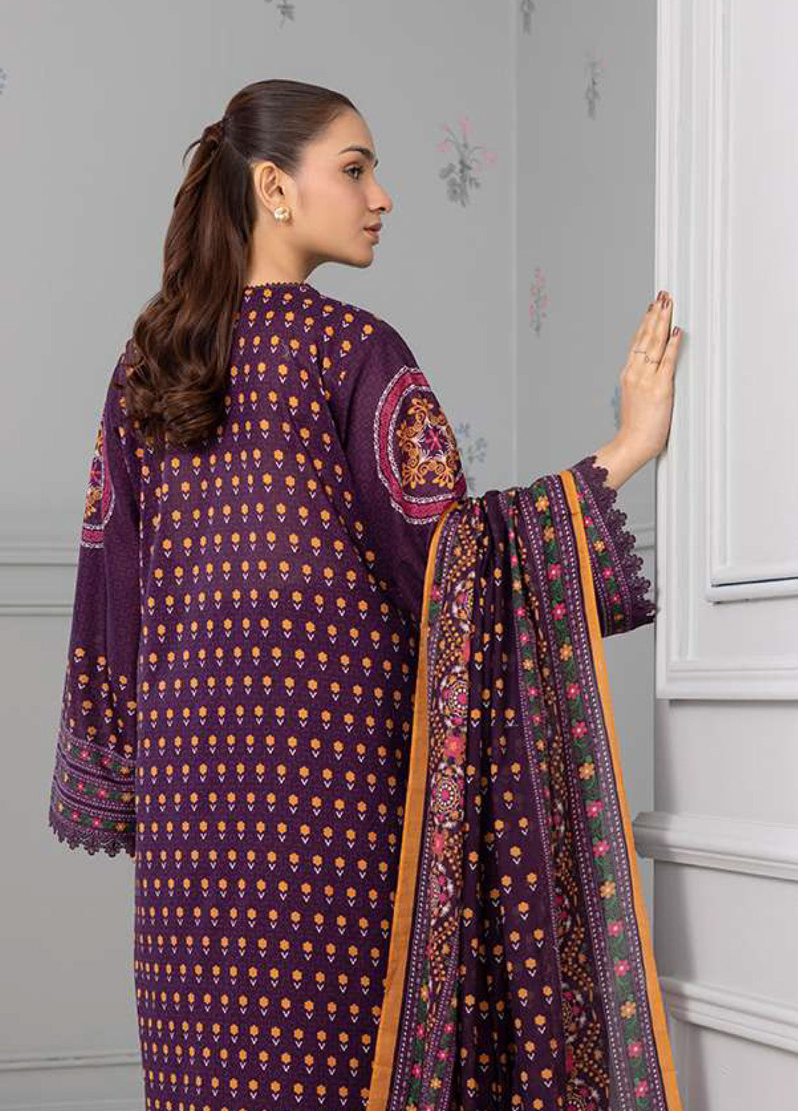 Zellbury Printed Lawn 3 Piece Unstitched Suit WUS25X30494 Zellbury Printed Lawn 3 Piece Unstitched Suit WUS25X30494