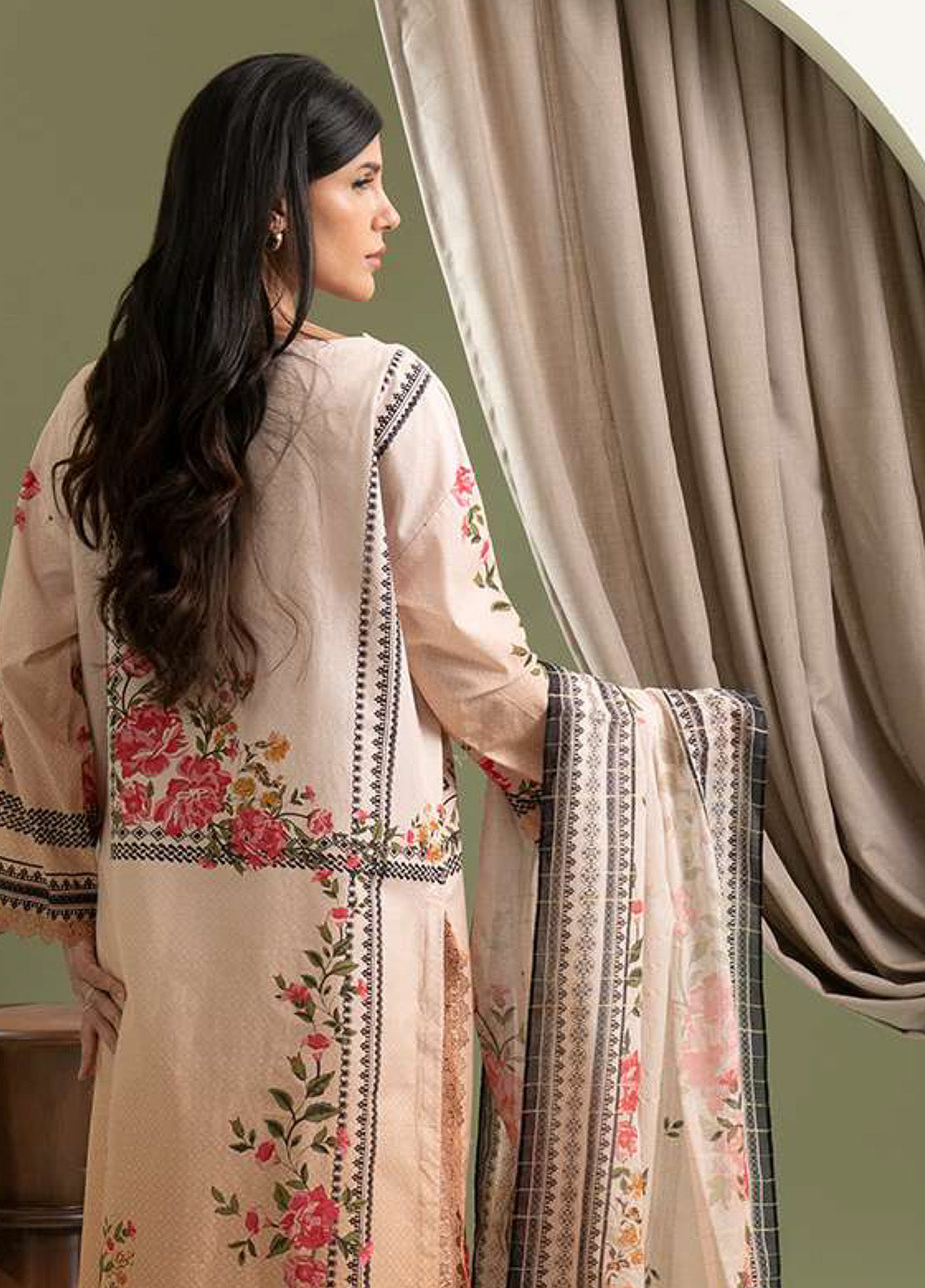 Zellbury Printed Lawn 3 Piece Unstitched Suit WUS25X30577 Zellbury Printed Lawn 3 Piece Unstitched Suit WUS25X30577
