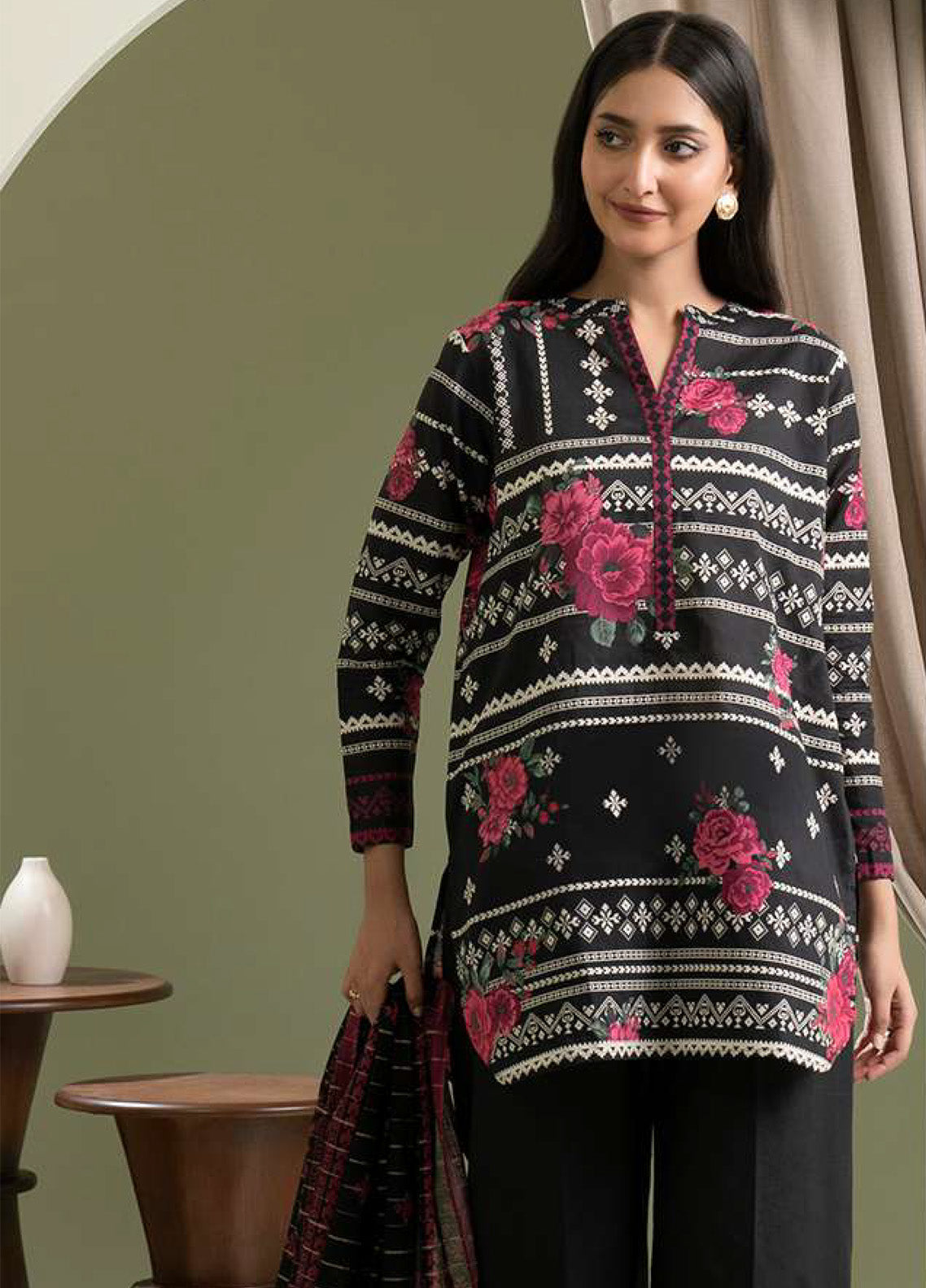 Zellbury Printed Lawn 3 Piece Unstitched Suit WUS25X30583 Zellbury Printed Lawn 3 Piece Unstitched Suit WUS25X30583